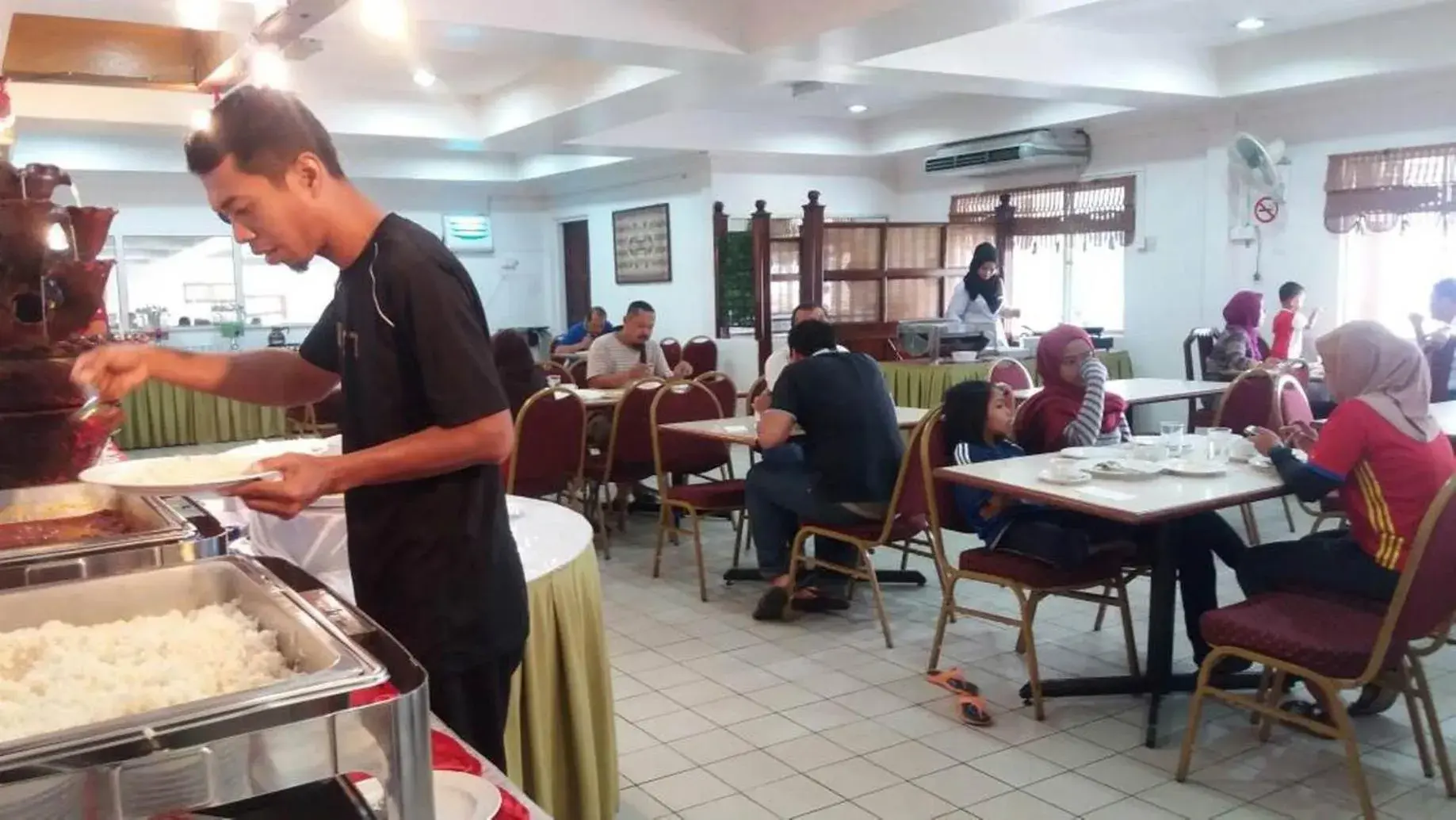 Restaurant/places to eat in Hotel Seri Malaysia Mersing Restaurant/places to eat in Hotel Seri Malaysia Mersing