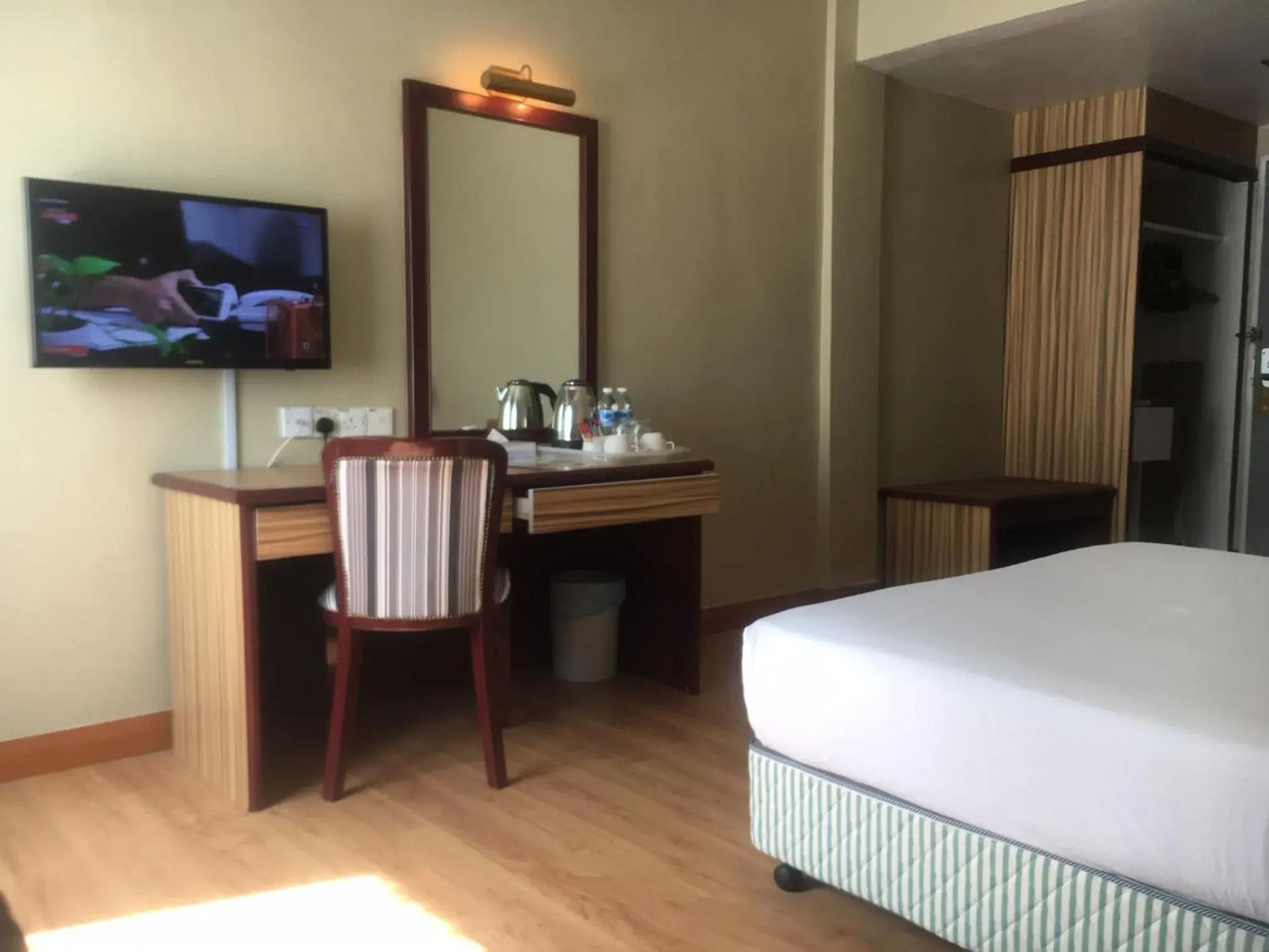 TV and multimedia, Bed in Hotel Seri Malaysia Mersing TV and multimedia, Bed in Hotel Seri Malaysia Mersing