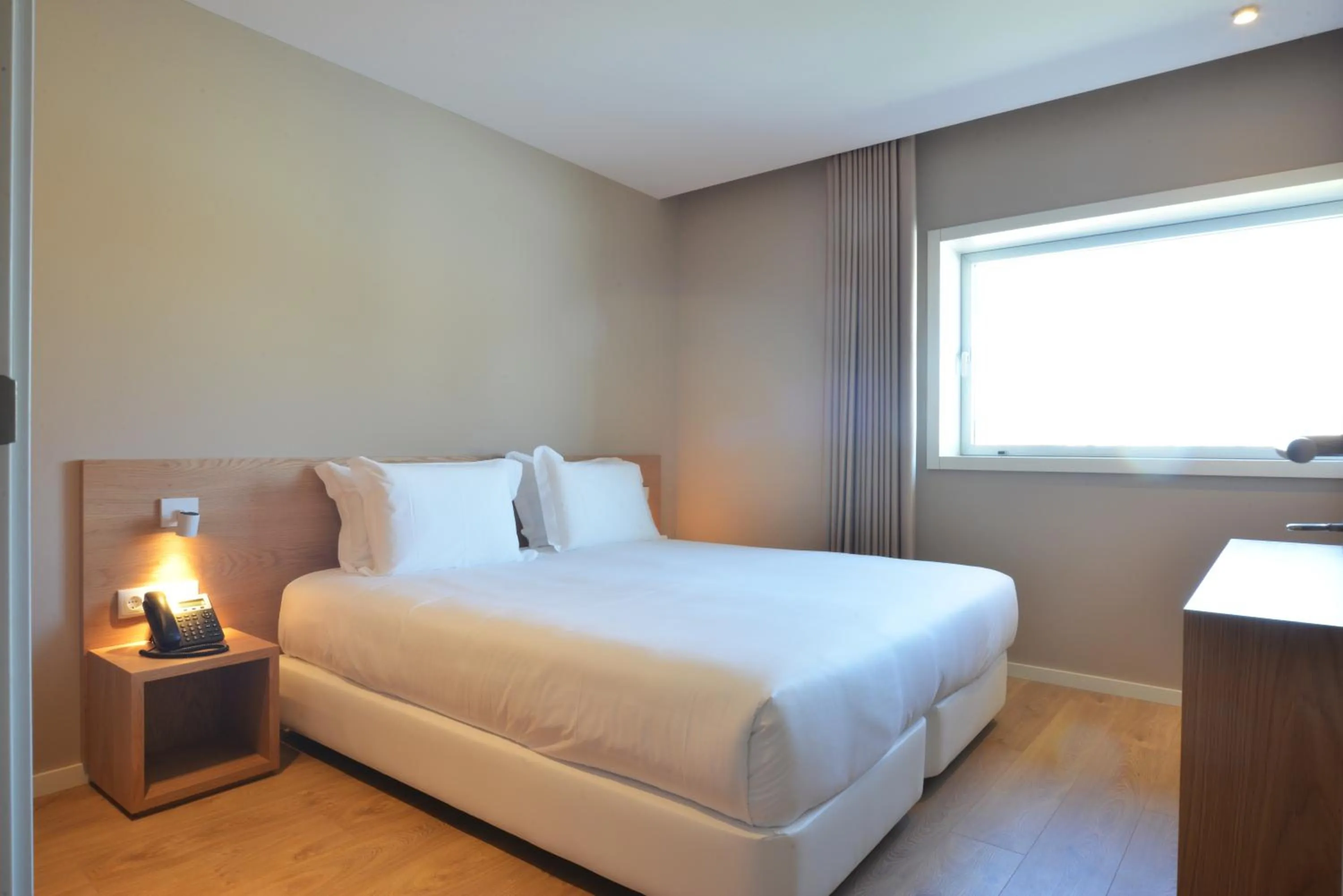 Bedroom, Bed in Spot Family Apartments