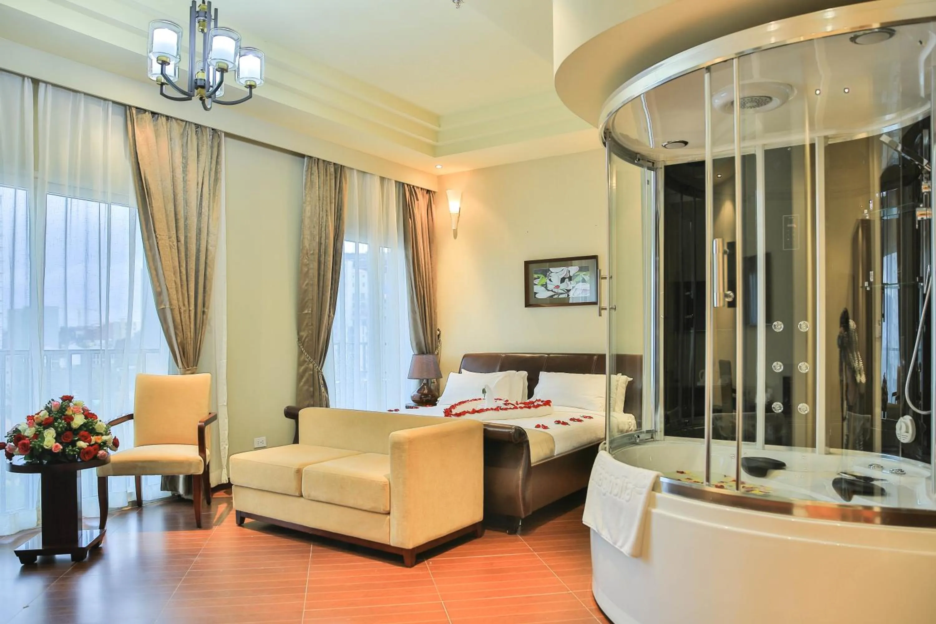 Photo of the whole room, Bed in Magnolia Hotel & Conference Center