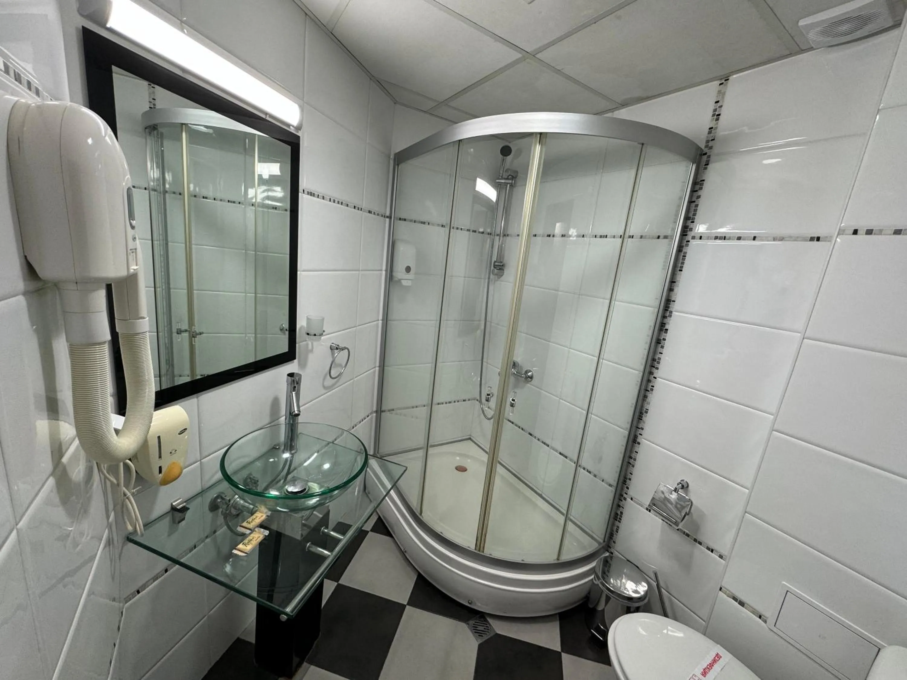 Shower in Family Hotel Eterno