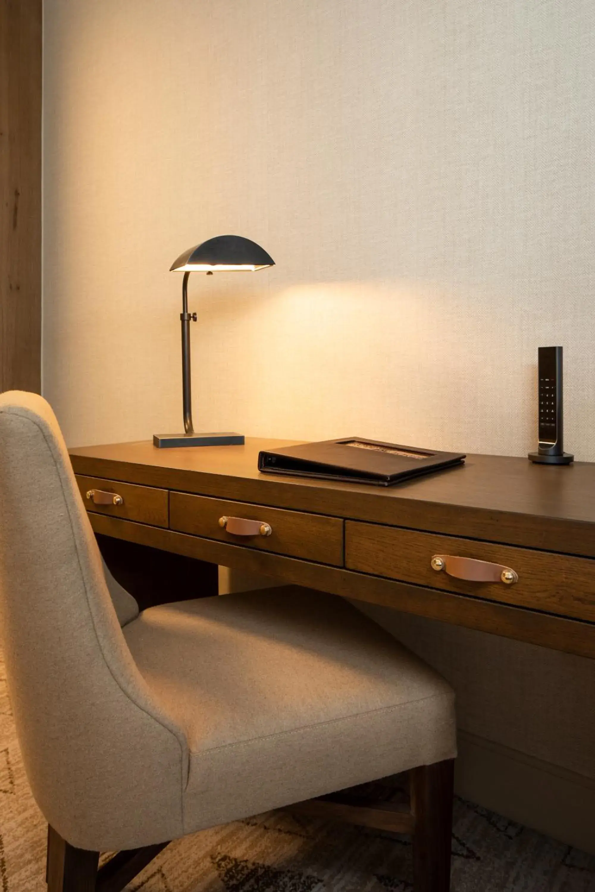 Deluxe King Room in The Rusty Parrot Lodge and Spa Deluxe King Room in The Rusty Parrot Lodge and Spa