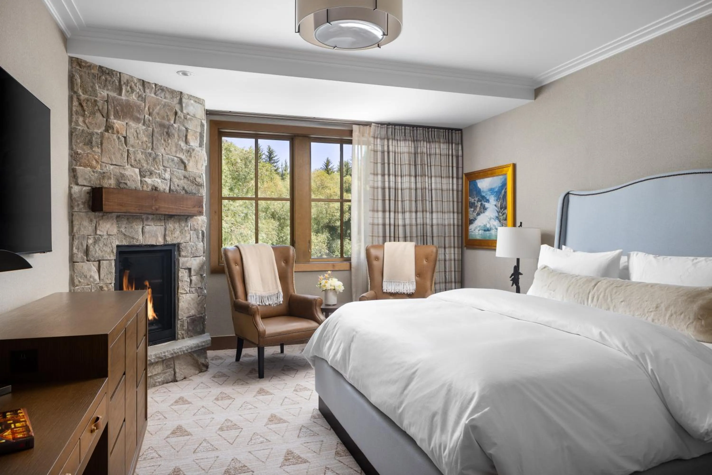 Bedroom, Bed in The Rusty Parrot Lodge and Spa