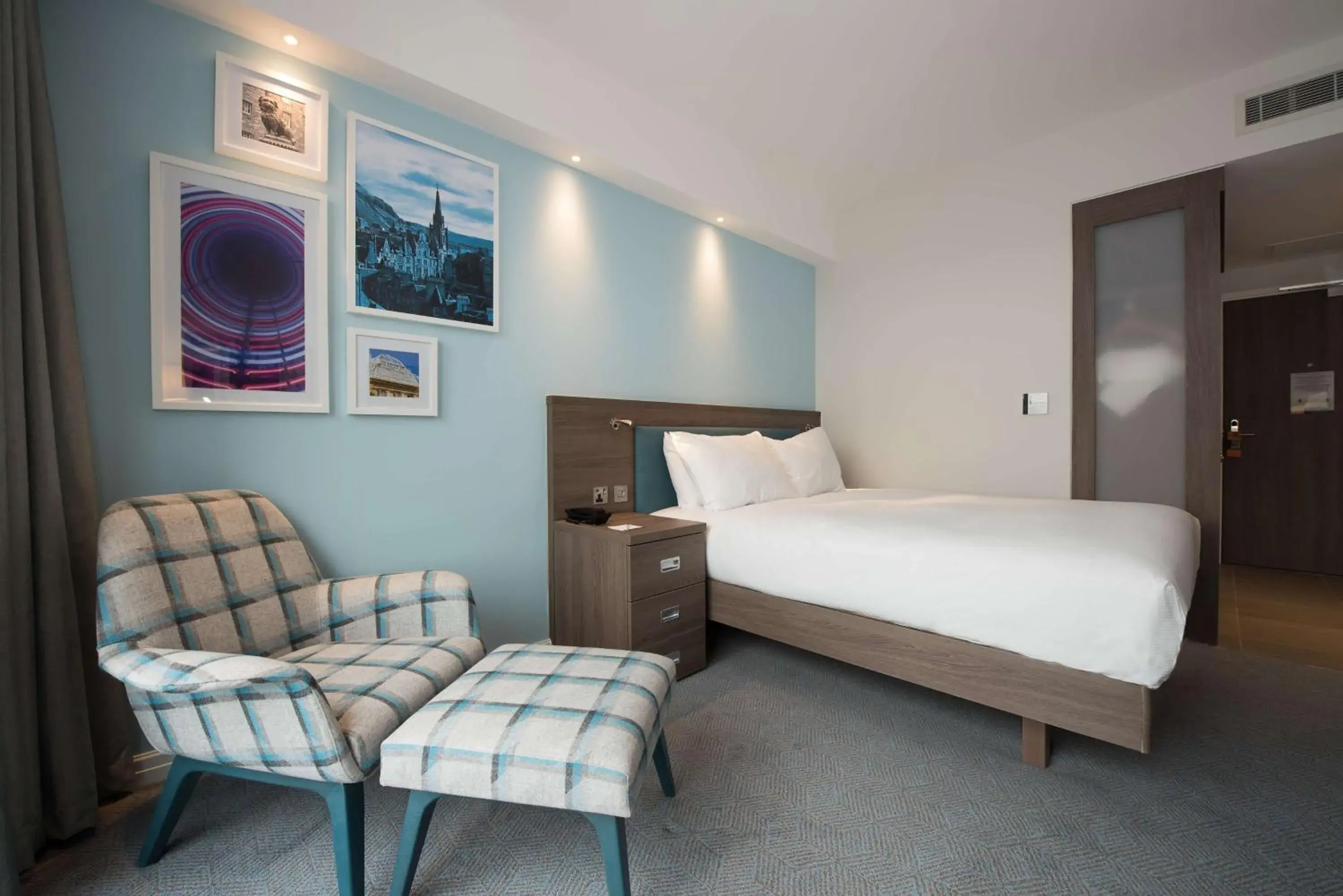 Bed in Hampton By Hilton Edinburgh West End Bed in Hampton By Hilton Edinburgh West End
