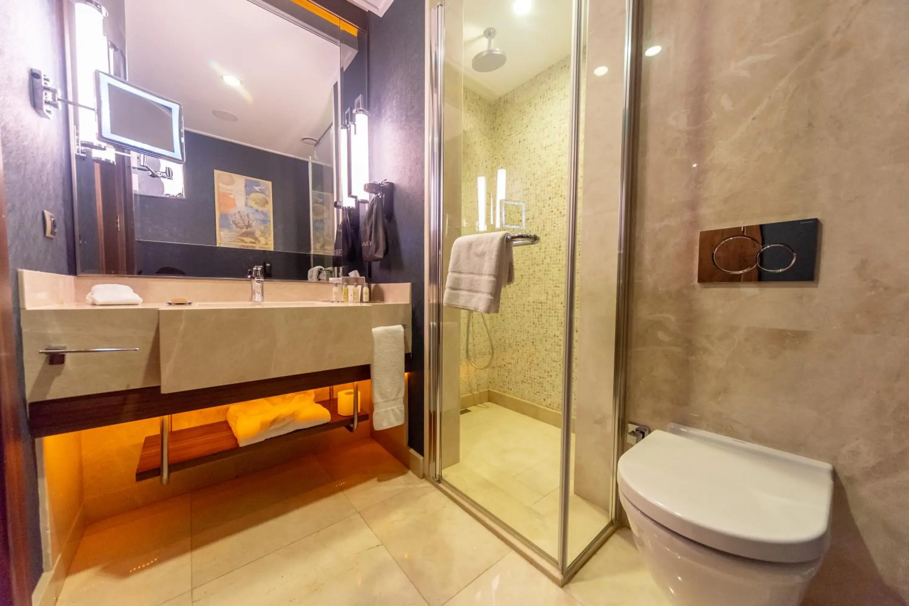 Bathroom in Doubletree By Hilton Istanbul Topkapi Bathroom in Doubletree By Hilton Istanbul Topkapi