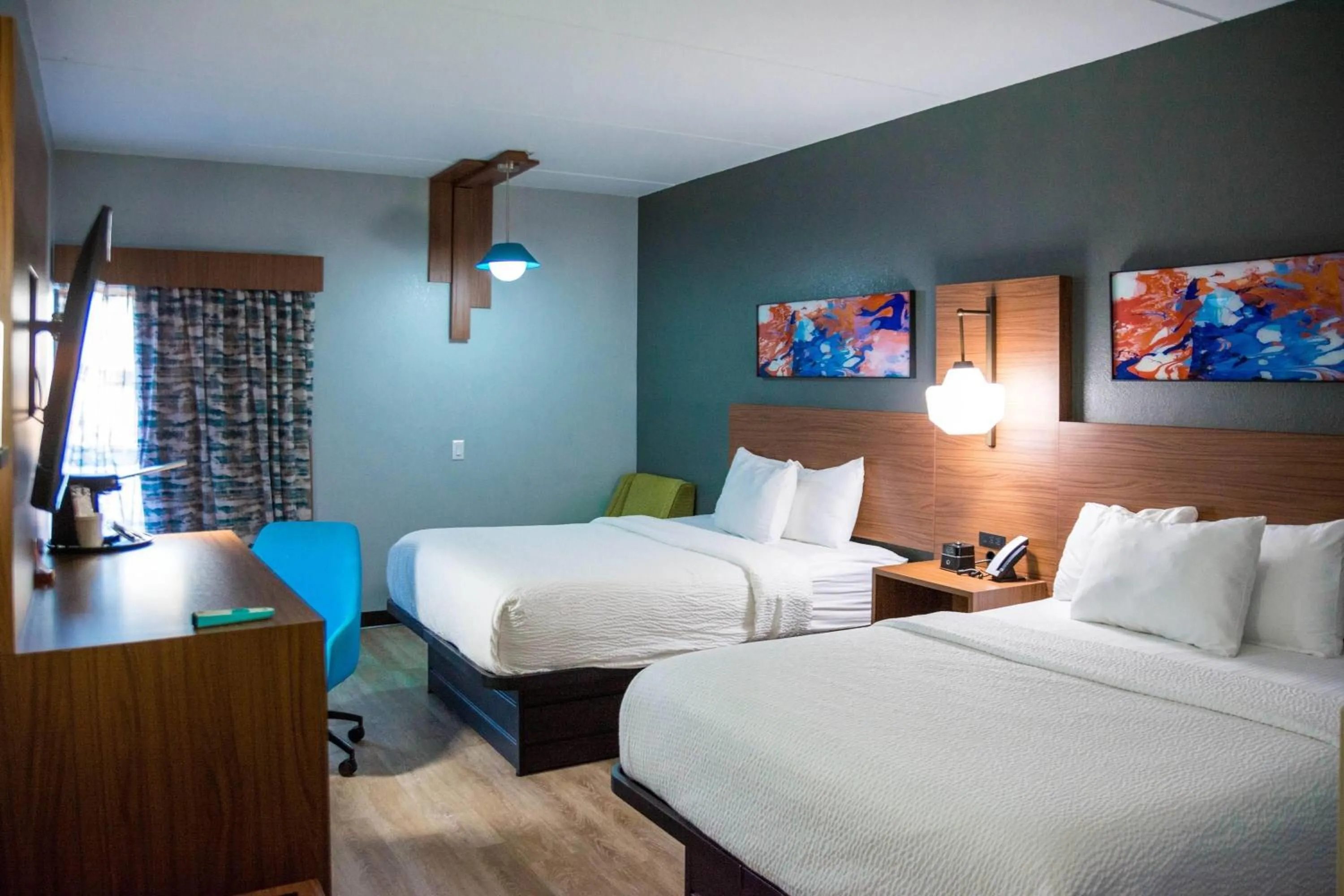 Photo of the whole room, Bed in La Quinta Inn & Suites by Wyndham Fayetteville I-95