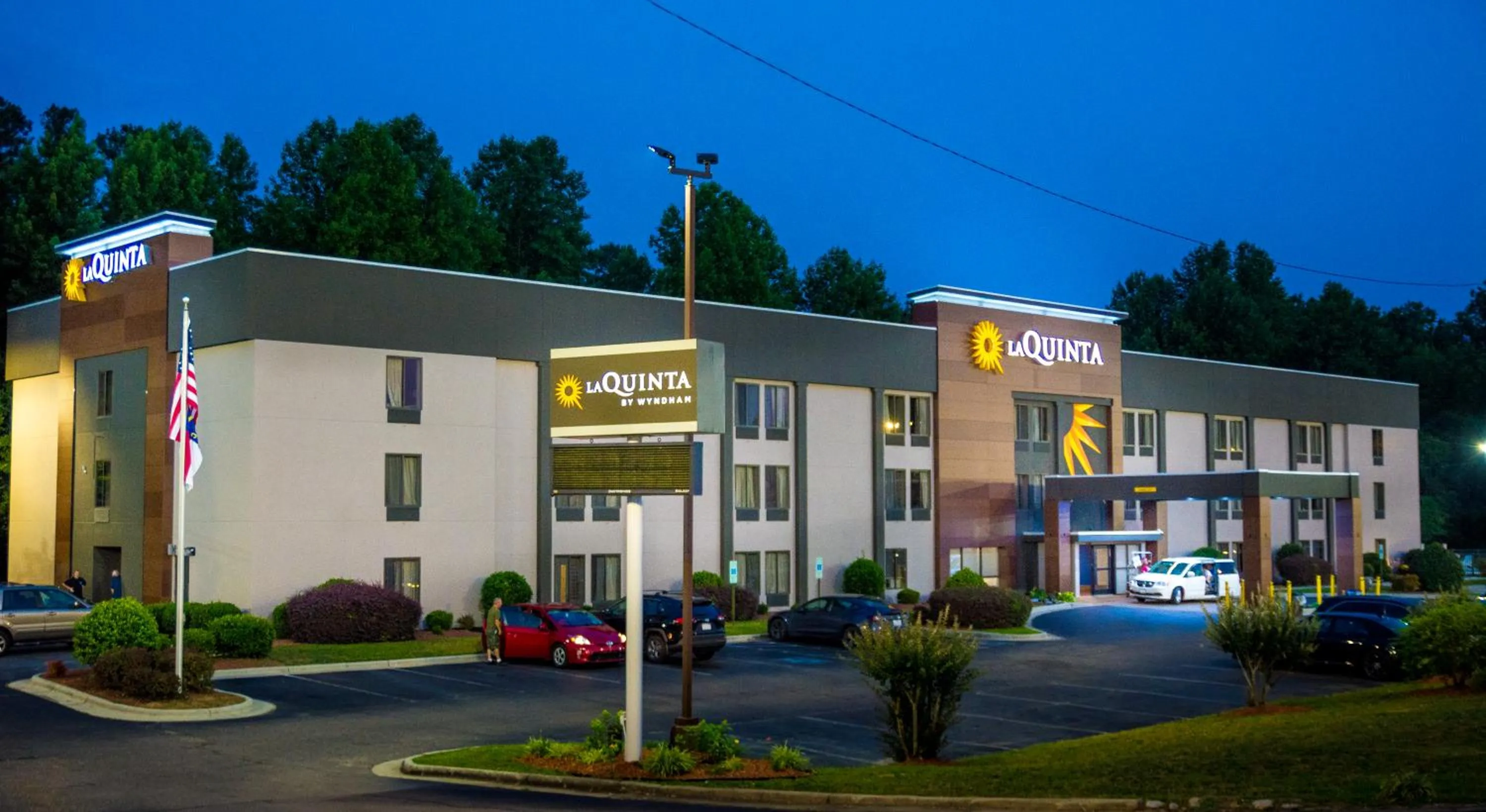 Property building in La Quinta Inn & Suites by Wyndham Fayetteville I-95