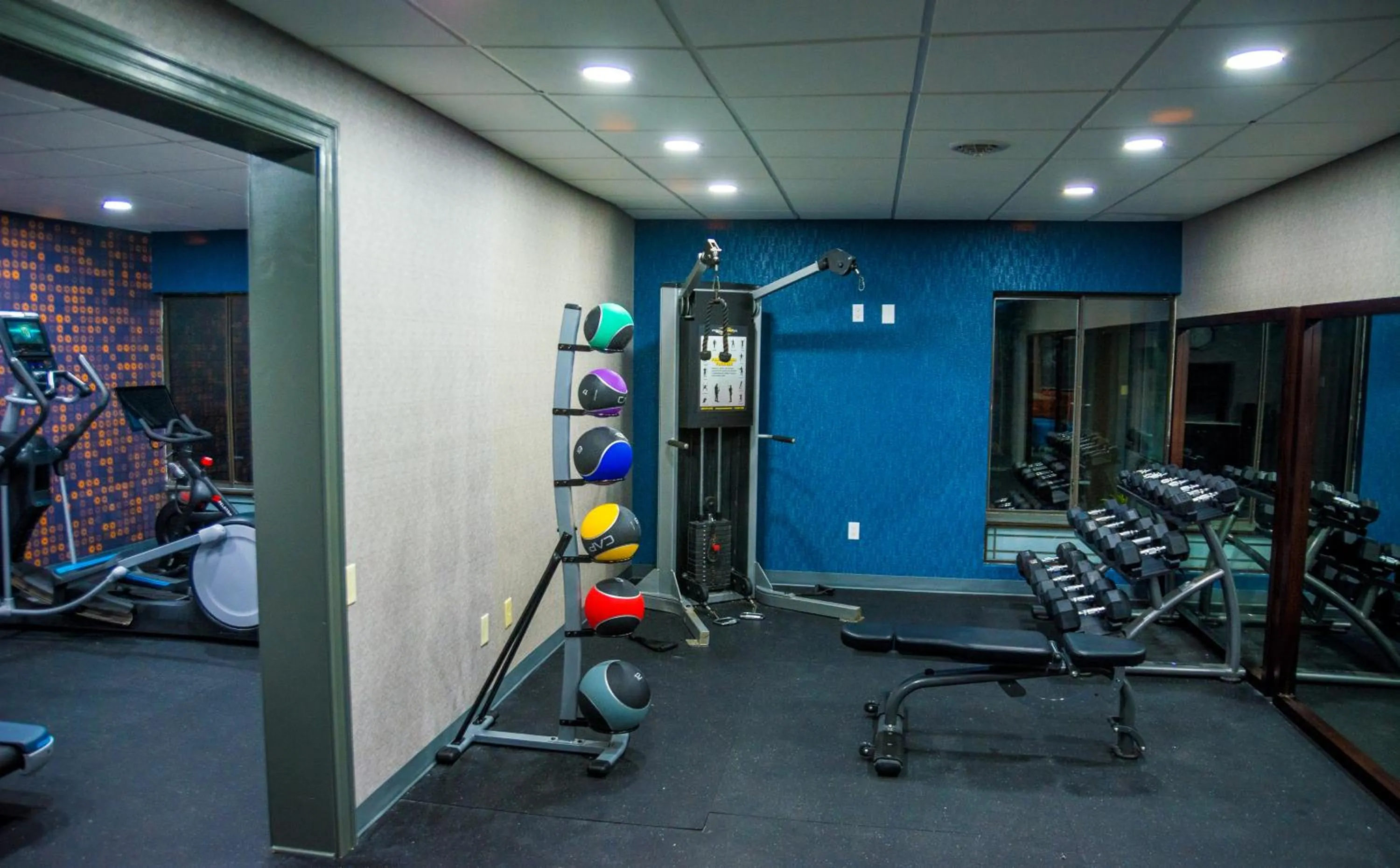 Fitness centre/facilities in La Quinta Inn & Suites by Wyndham Fayetteville I-95