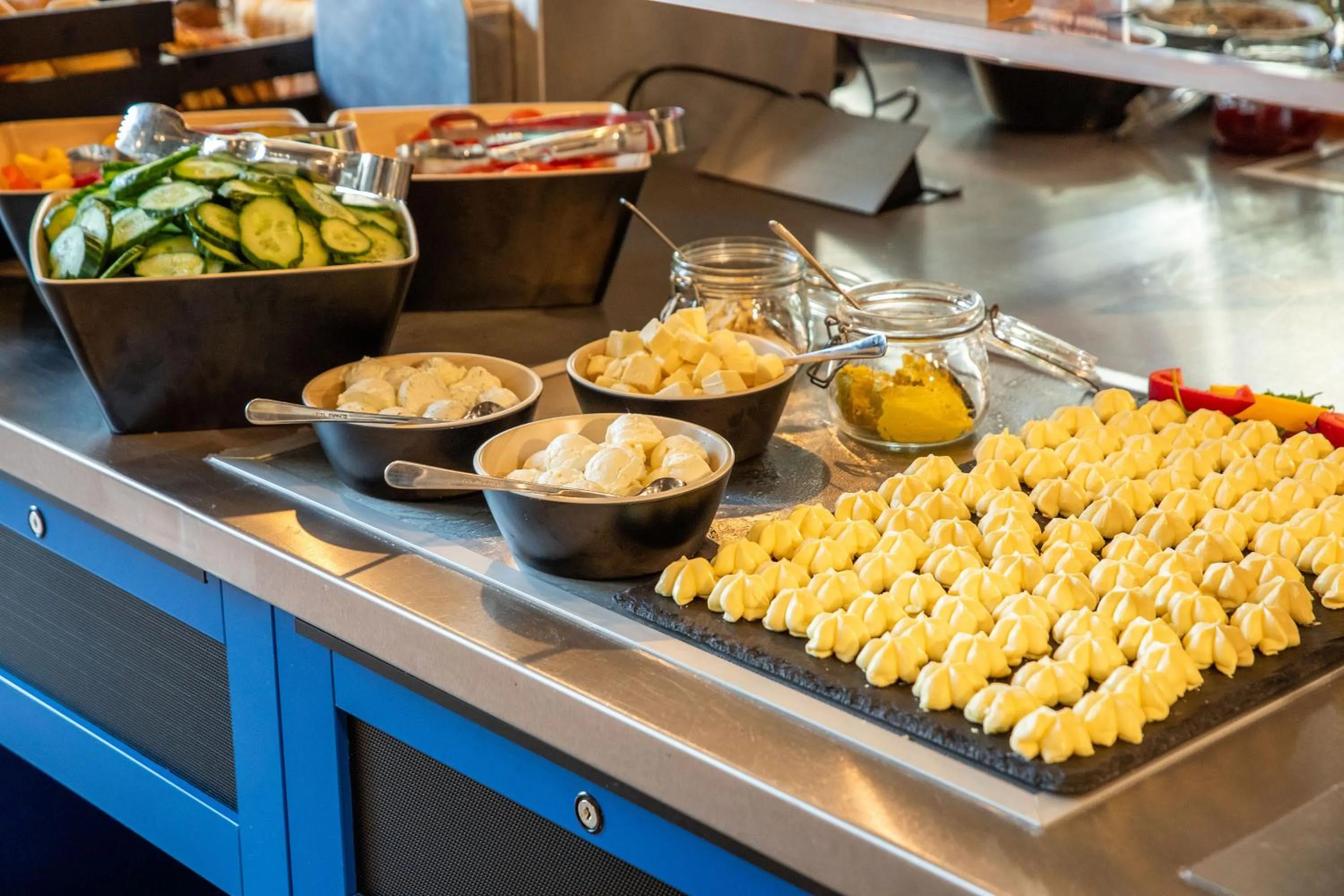 Continental breakfast in MEININGER Hotel Berlin East Side Gallery
