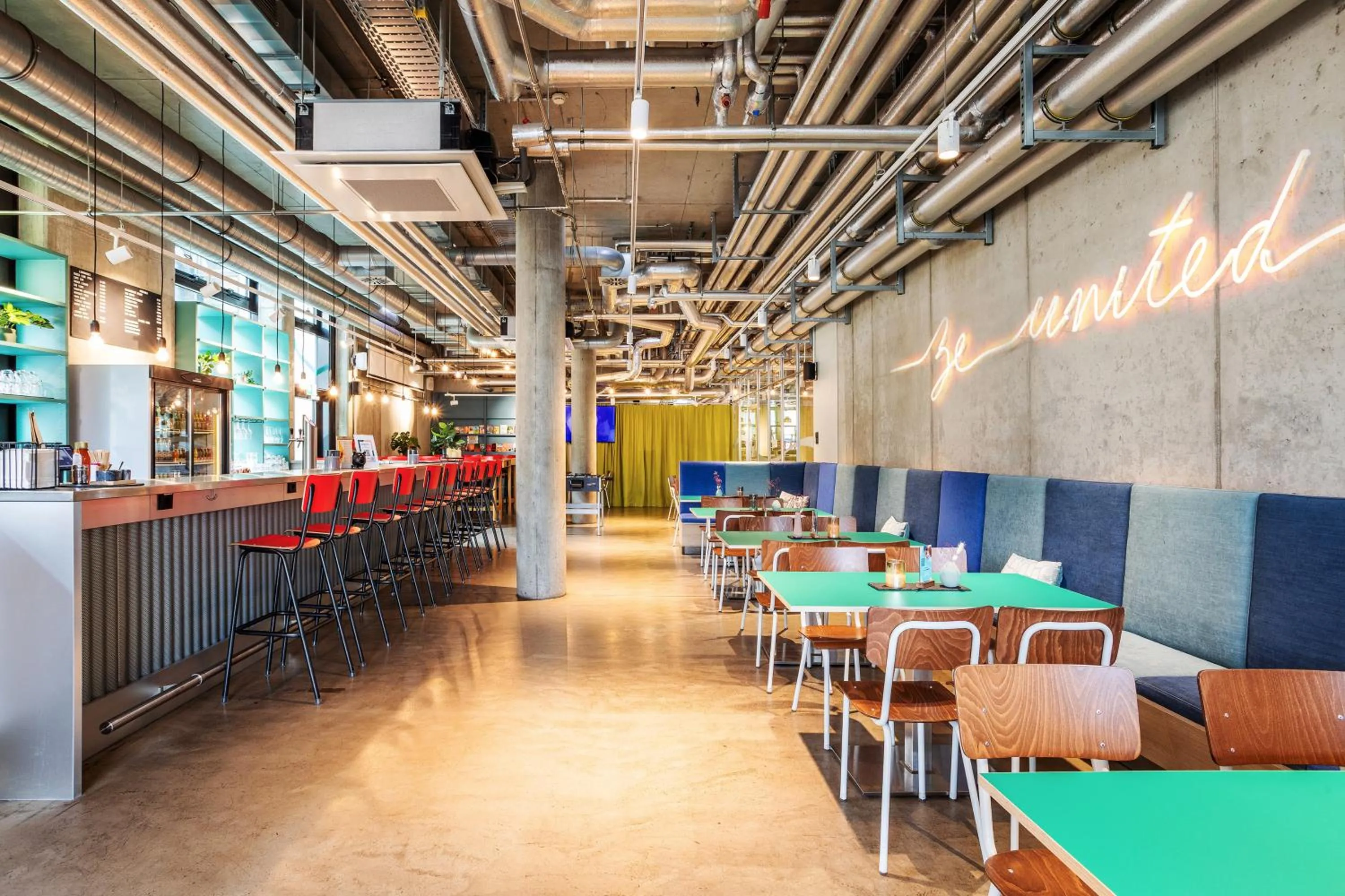 Lobby or reception in MEININGER Hotel Berlin East Side Gallery