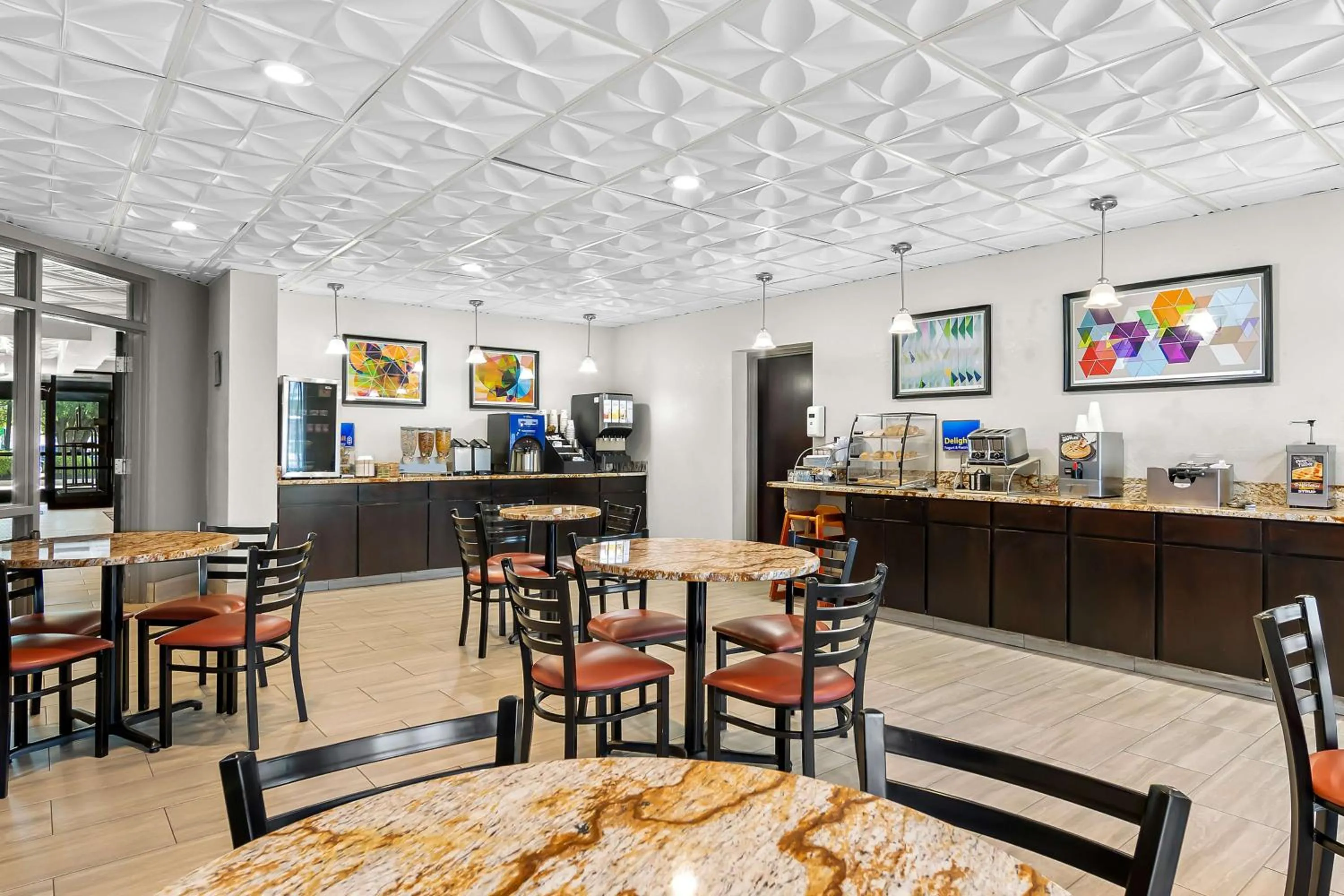 Breakfast in Best Western Knoxville Suites - Downtown