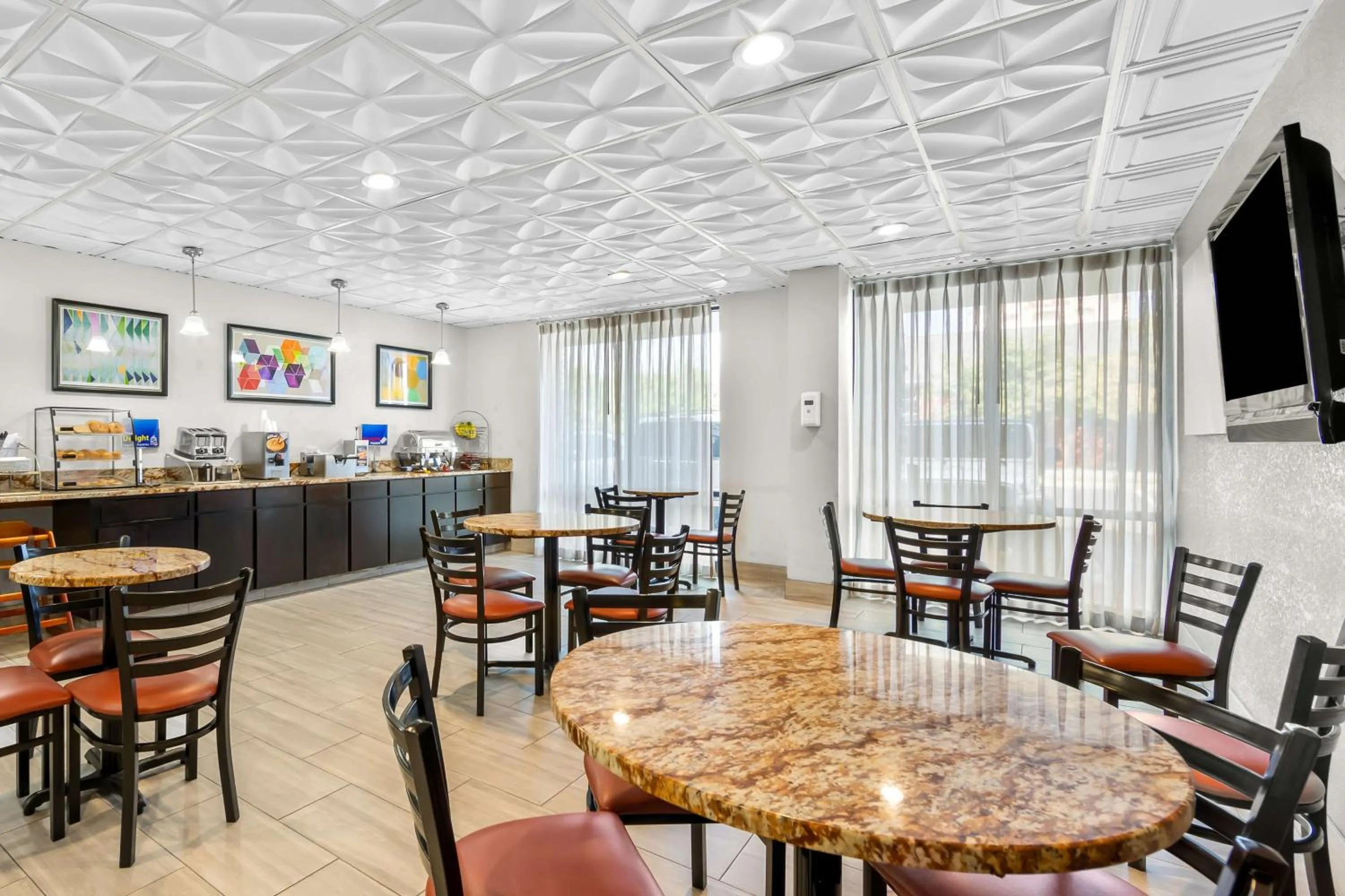 Breakfast in Best Western Knoxville Suites - Downtown