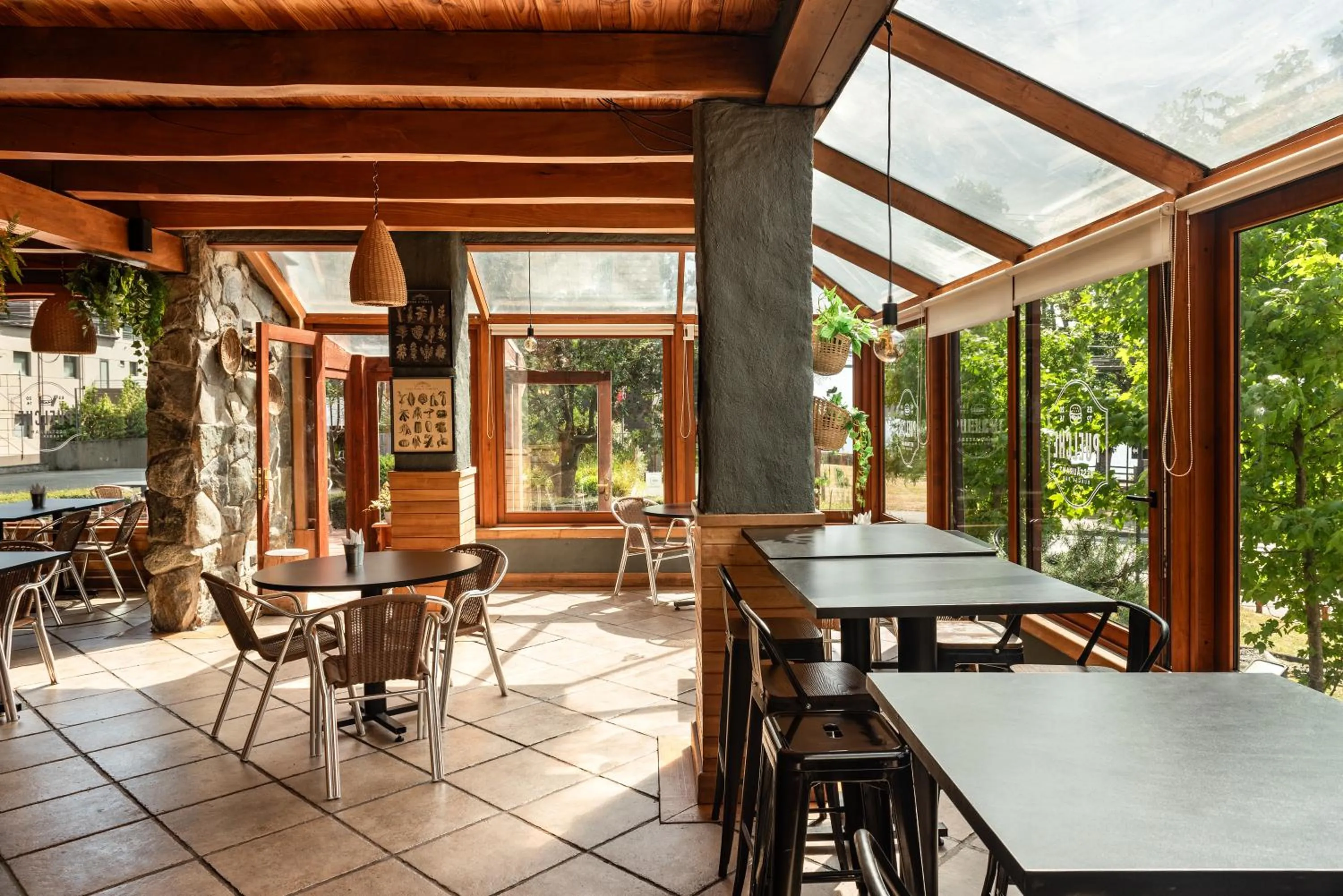 Restaurant/places to eat in Hotel Puelche