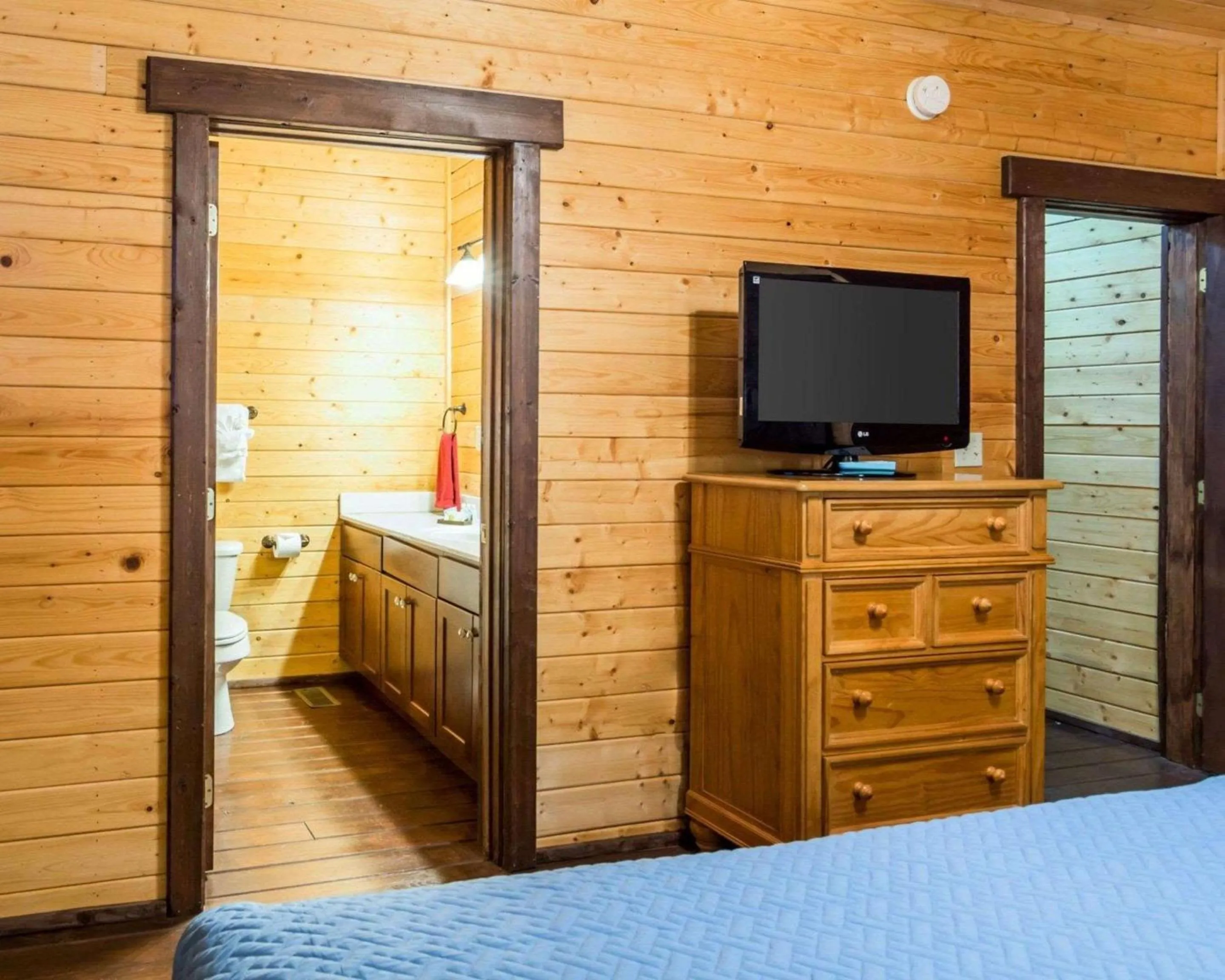 Bedroom, Bed in Bluegreen Vacations Shenandoah Crossing, an Ascend Collection Resort
