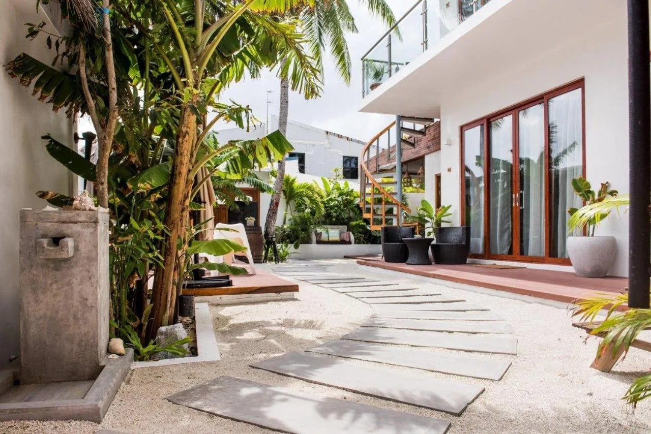 Communal lounge/ TV room in Veli Vilaa