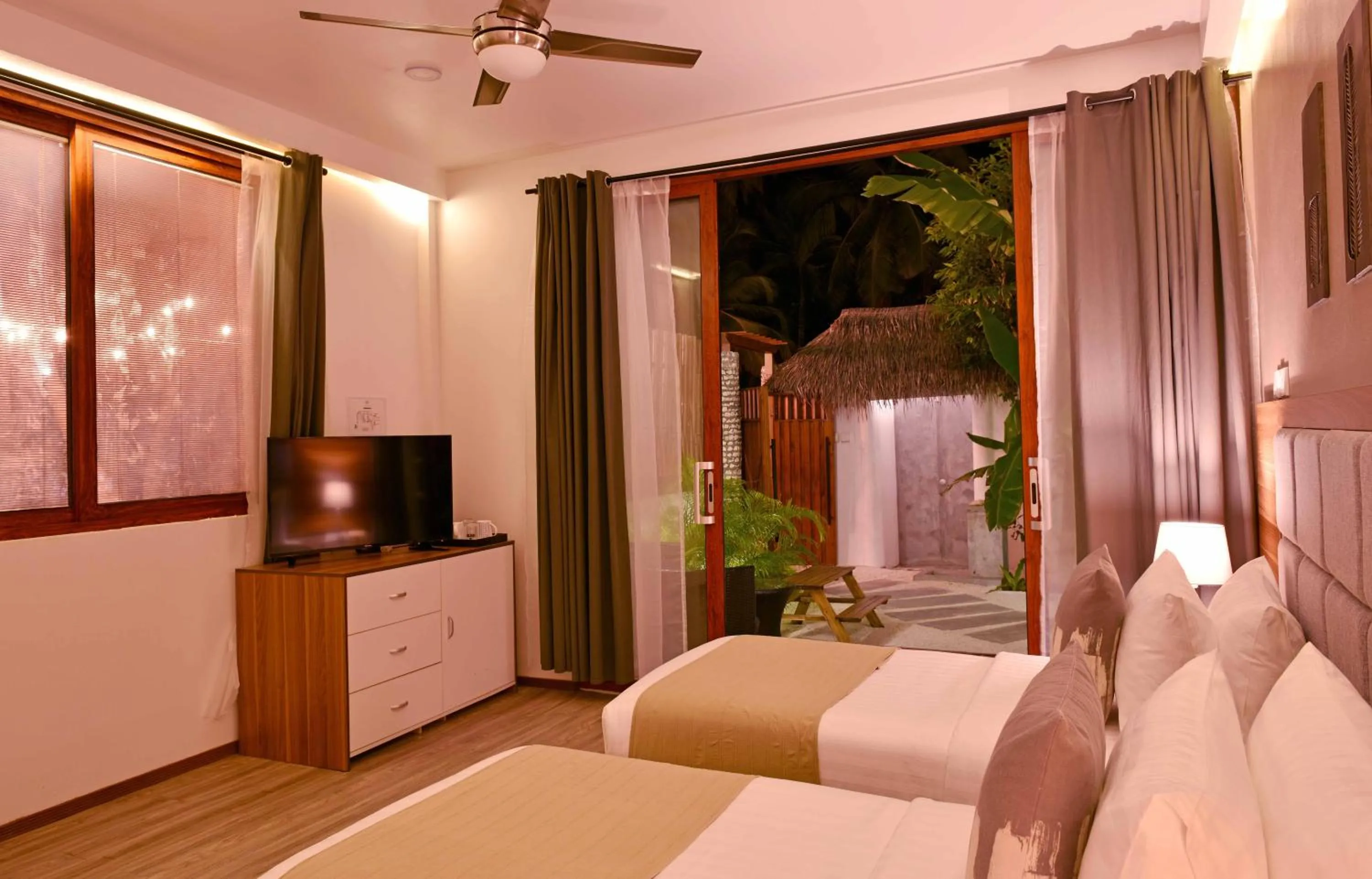 Photo of the whole room, Bed in Veli Vilaa