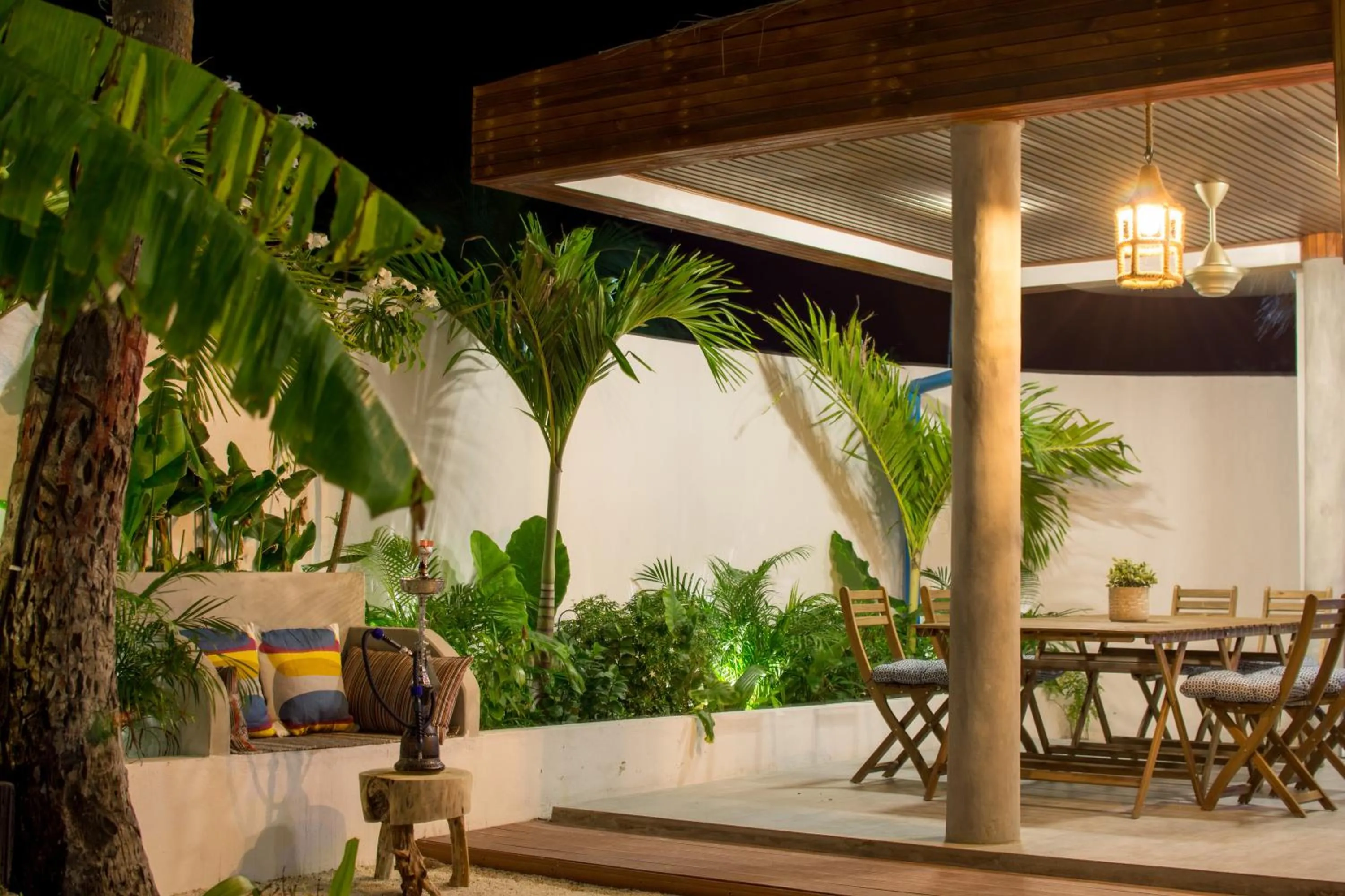 Restaurant/places to eat in Veli Vilaa