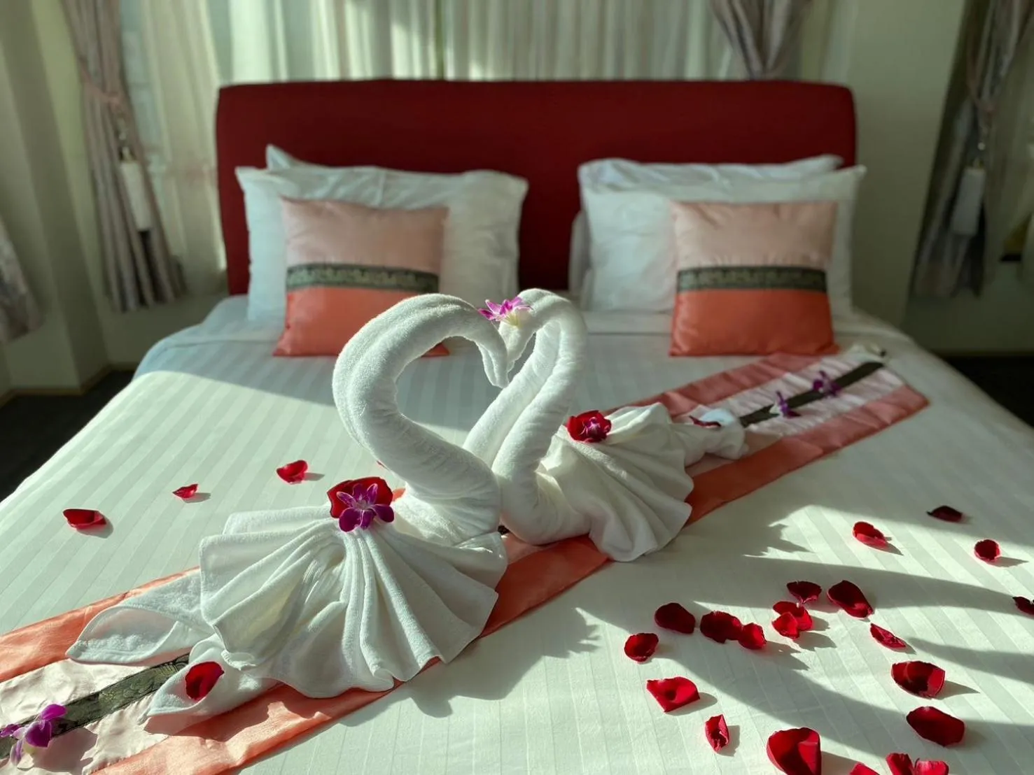 Bed in Chaophayathara Riverside Hotel