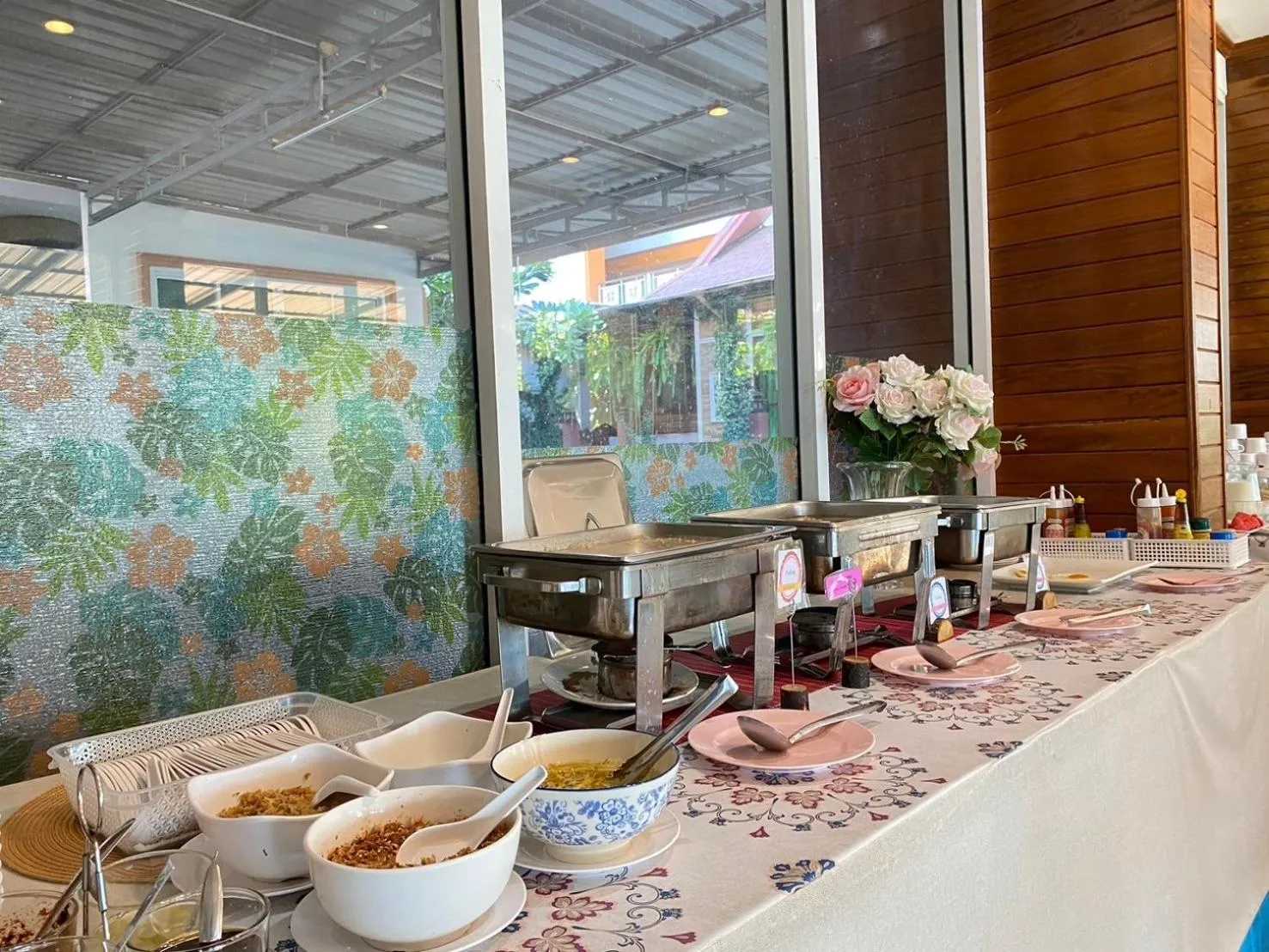 Restaurant/places to eat in Chaophayathara Riverside Hotel