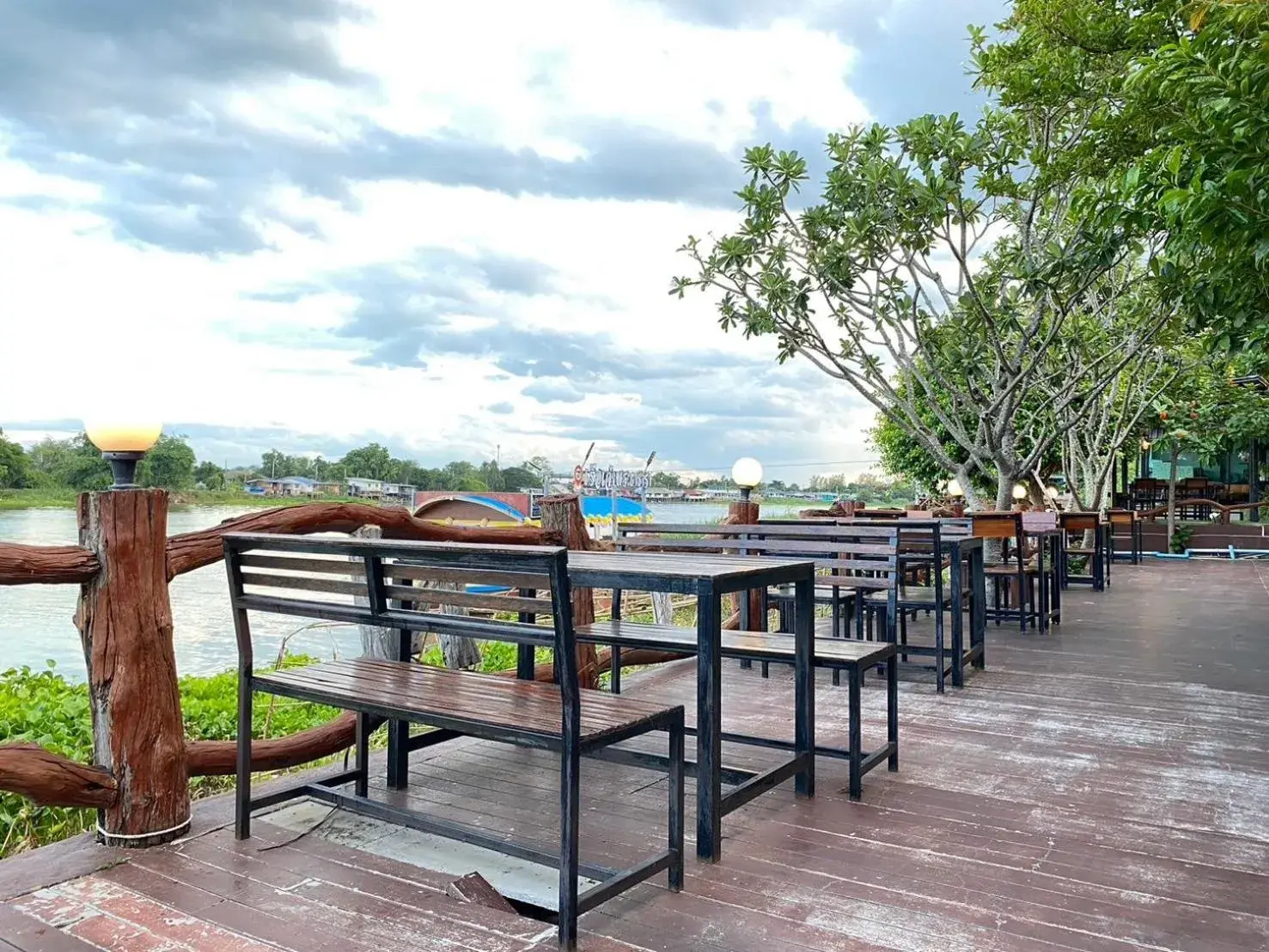 Restaurant/places to eat in Chaophayathara Riverside Hotel Restaurant/places to eat in Chaophayathara Riverside Hotel