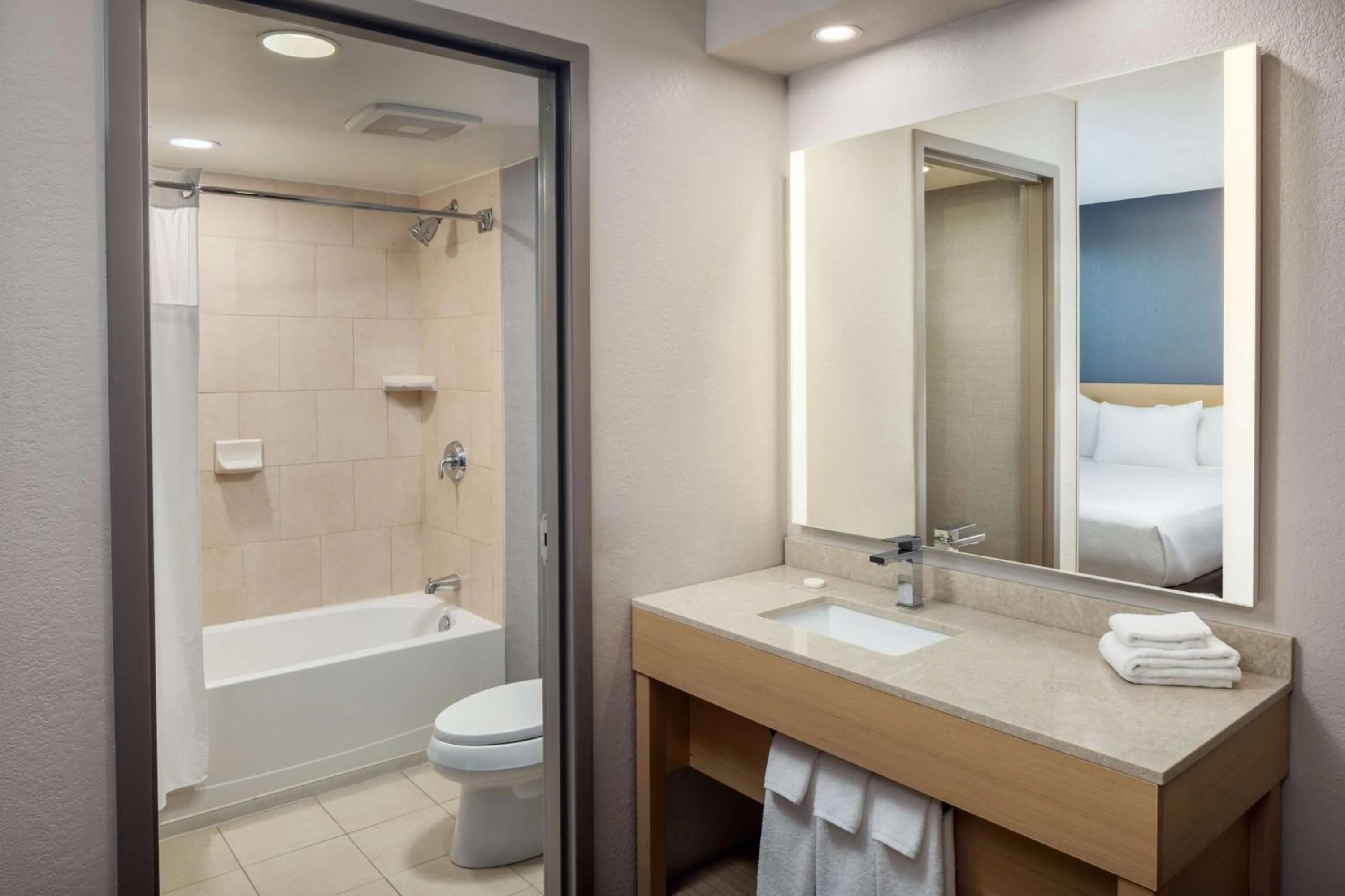 Bathroom in Hyatt Place Lake Mary/Orlando North