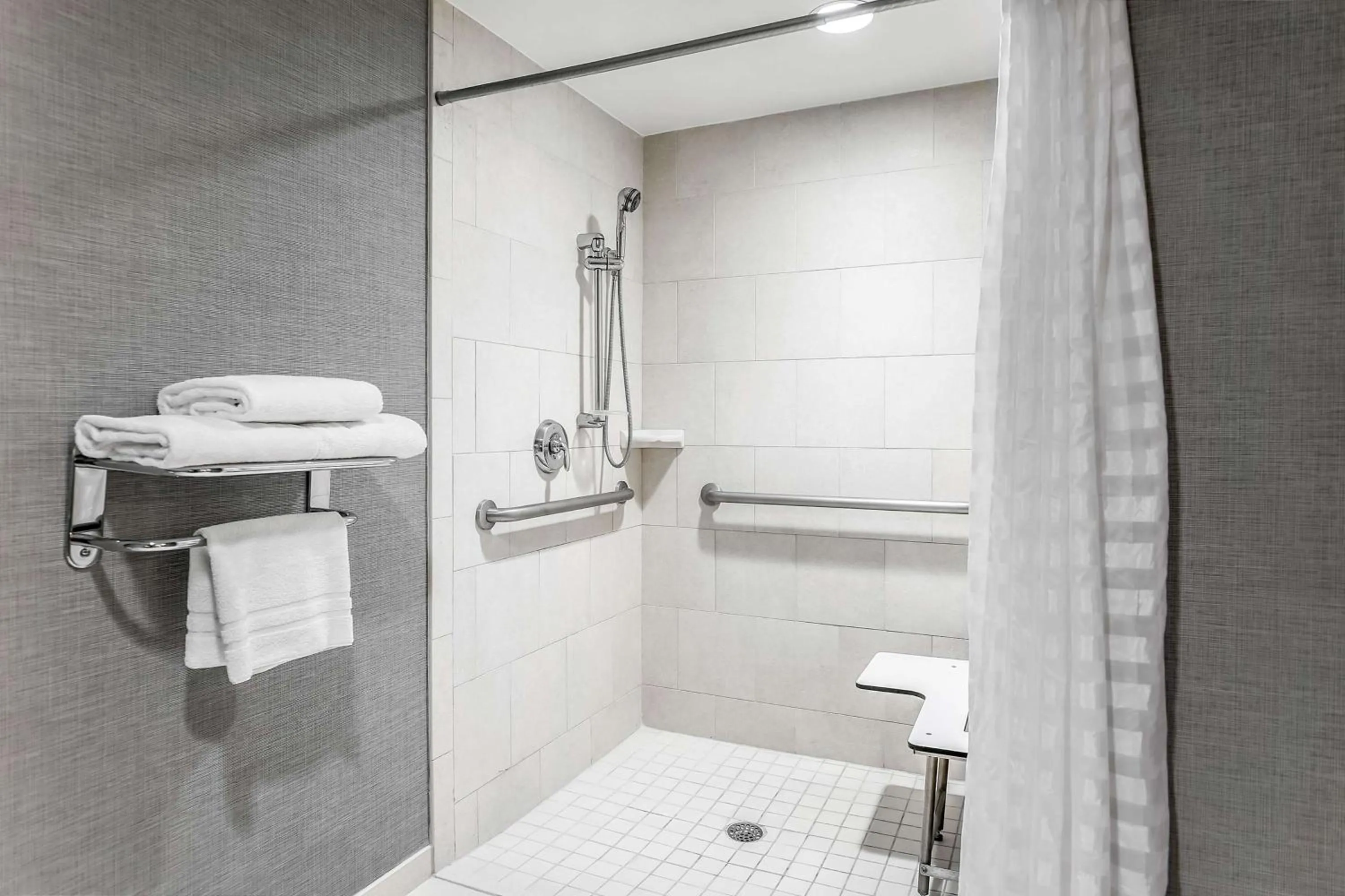 Bathroom in Hyatt Place Lake Mary/Orlando North