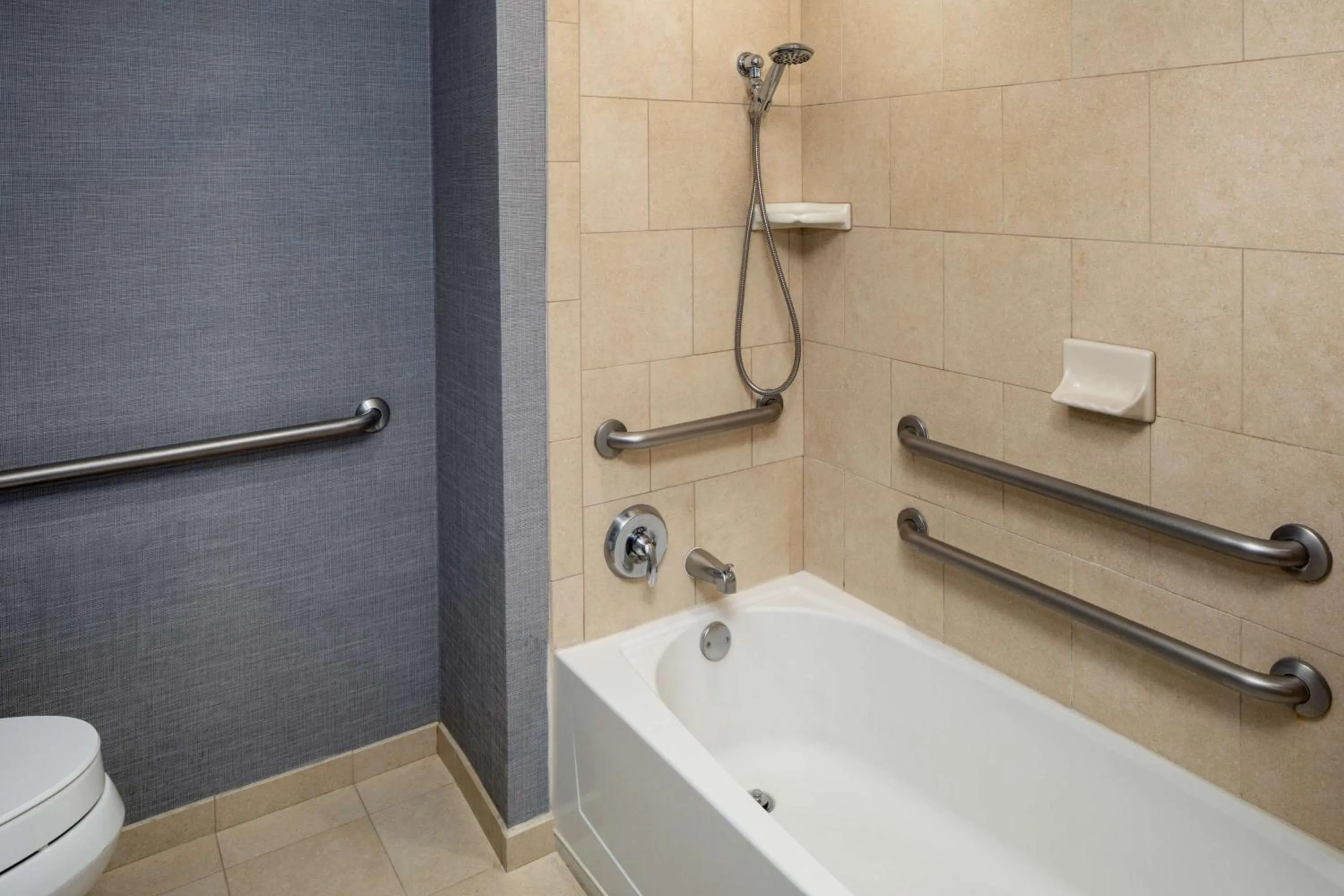 Bathroom in Hyatt Place Lake Mary/Orlando North