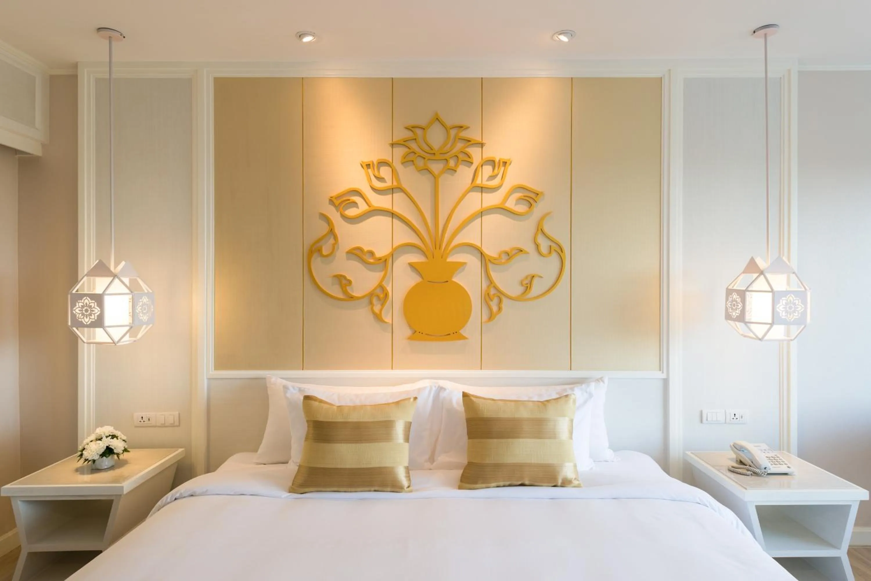 Bed in The Riverie by Katathani