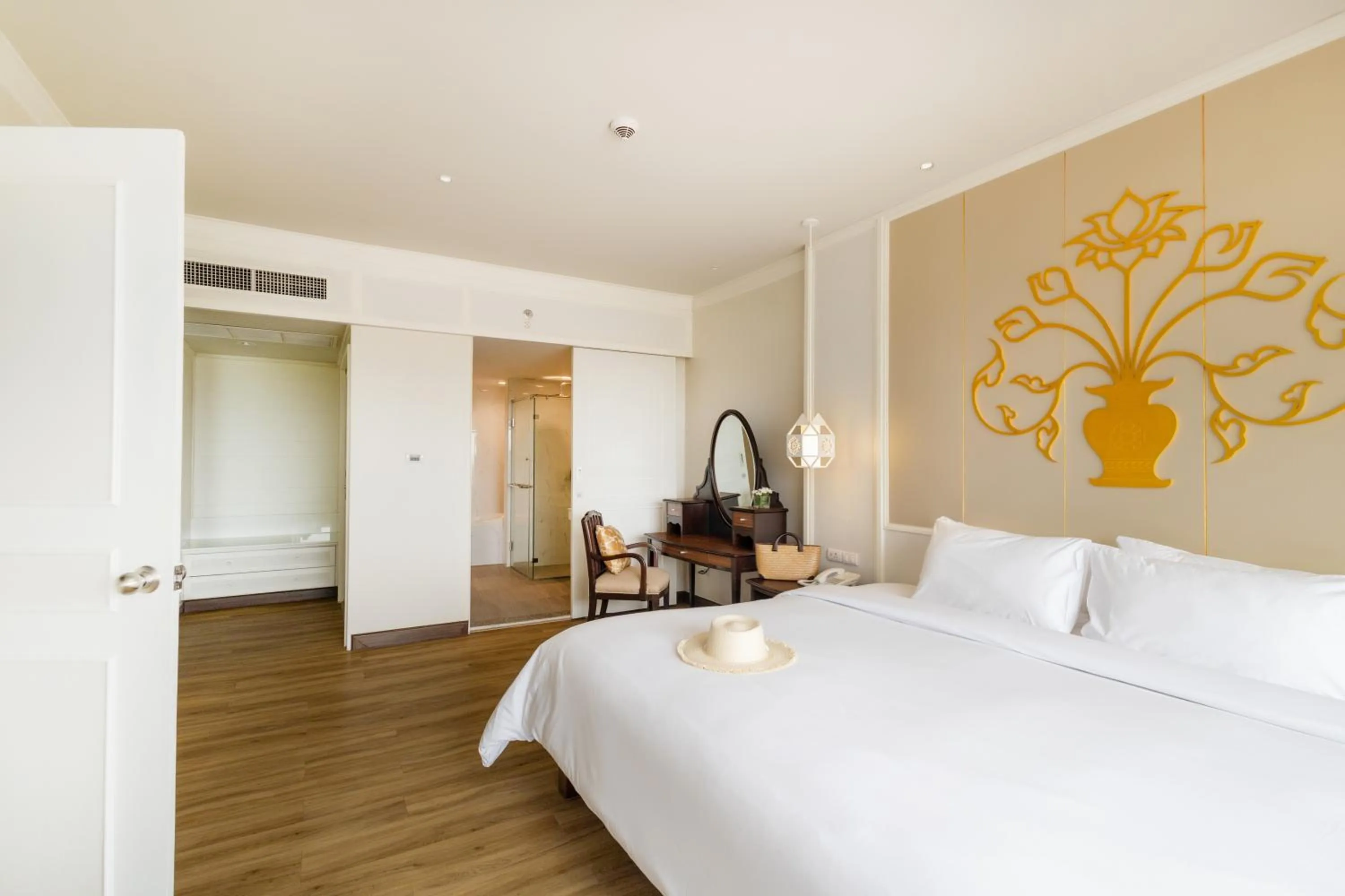 Bed in The Riverie by Katathani