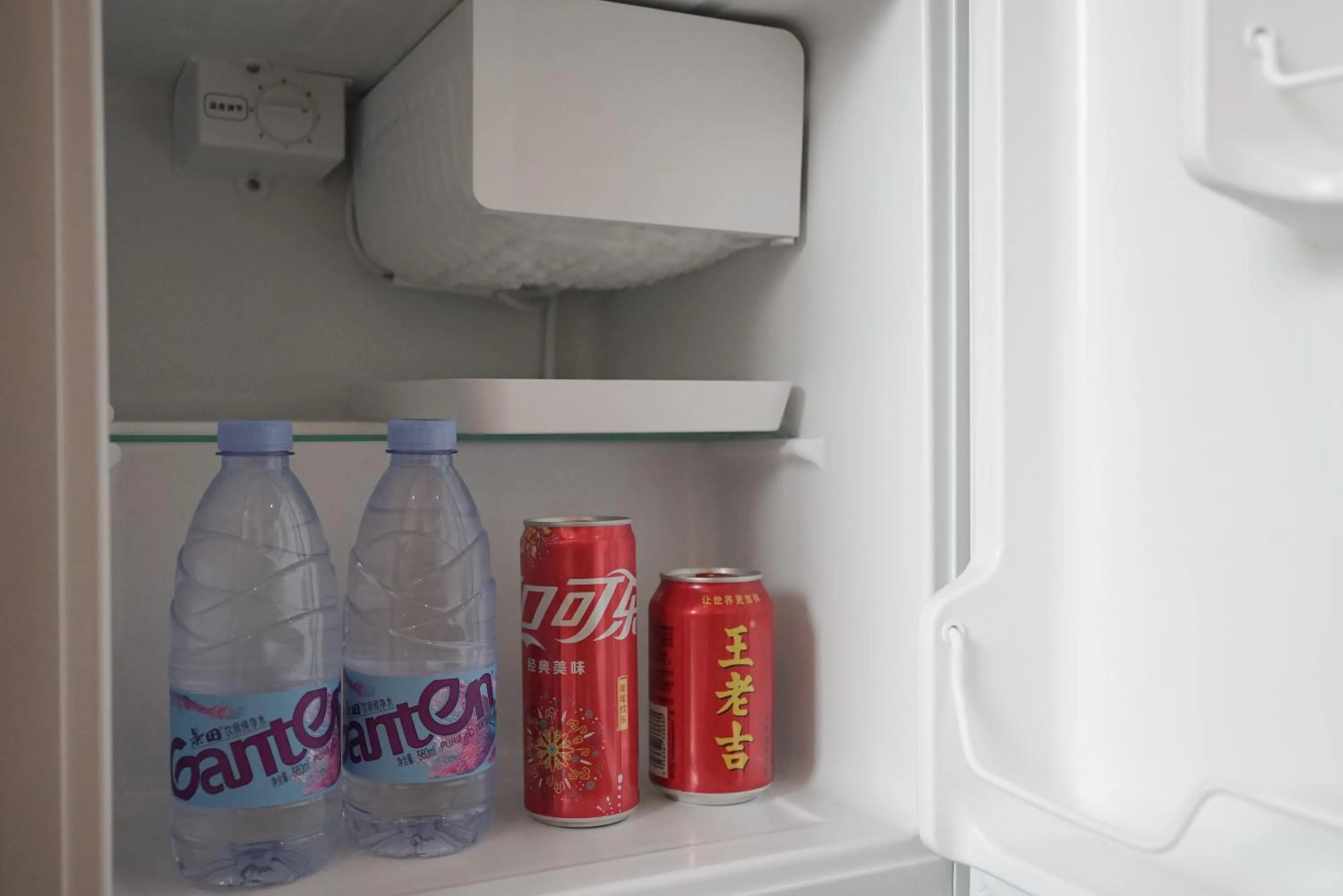 minibar in Paco Hotel Datang Metro Guangzhou-Free breakfast and proximity to Pazhou Exhibition Center