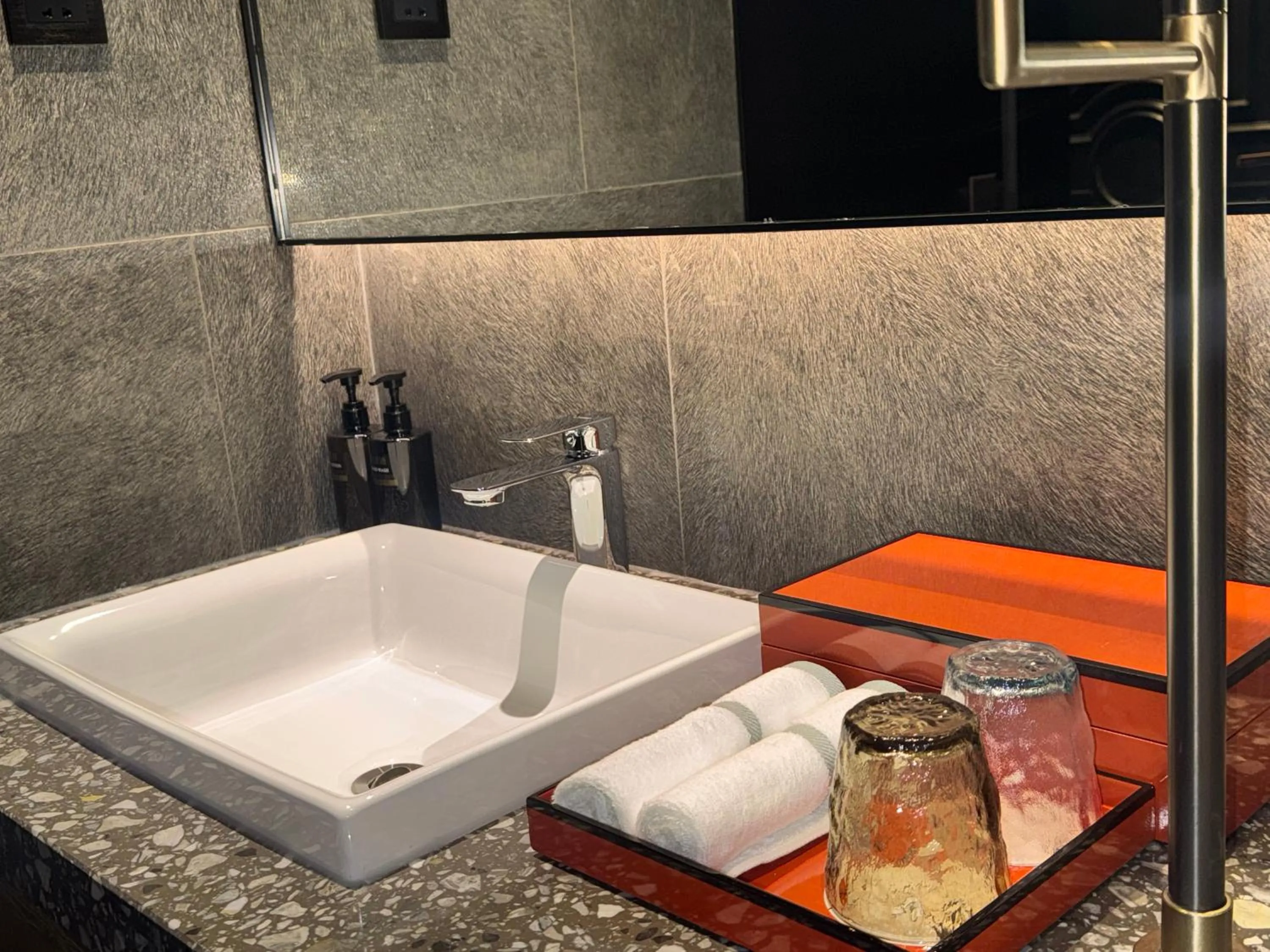 Shower in Paco Hotel Datang Metro Guangzhou-Free breakfast and proximity to Pazhou Exhibition Center