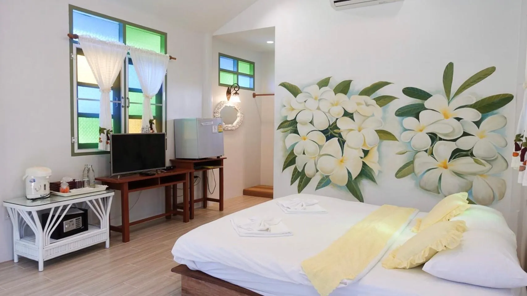 Photo of the whole room, Bed in Baan Imm Sook Resort