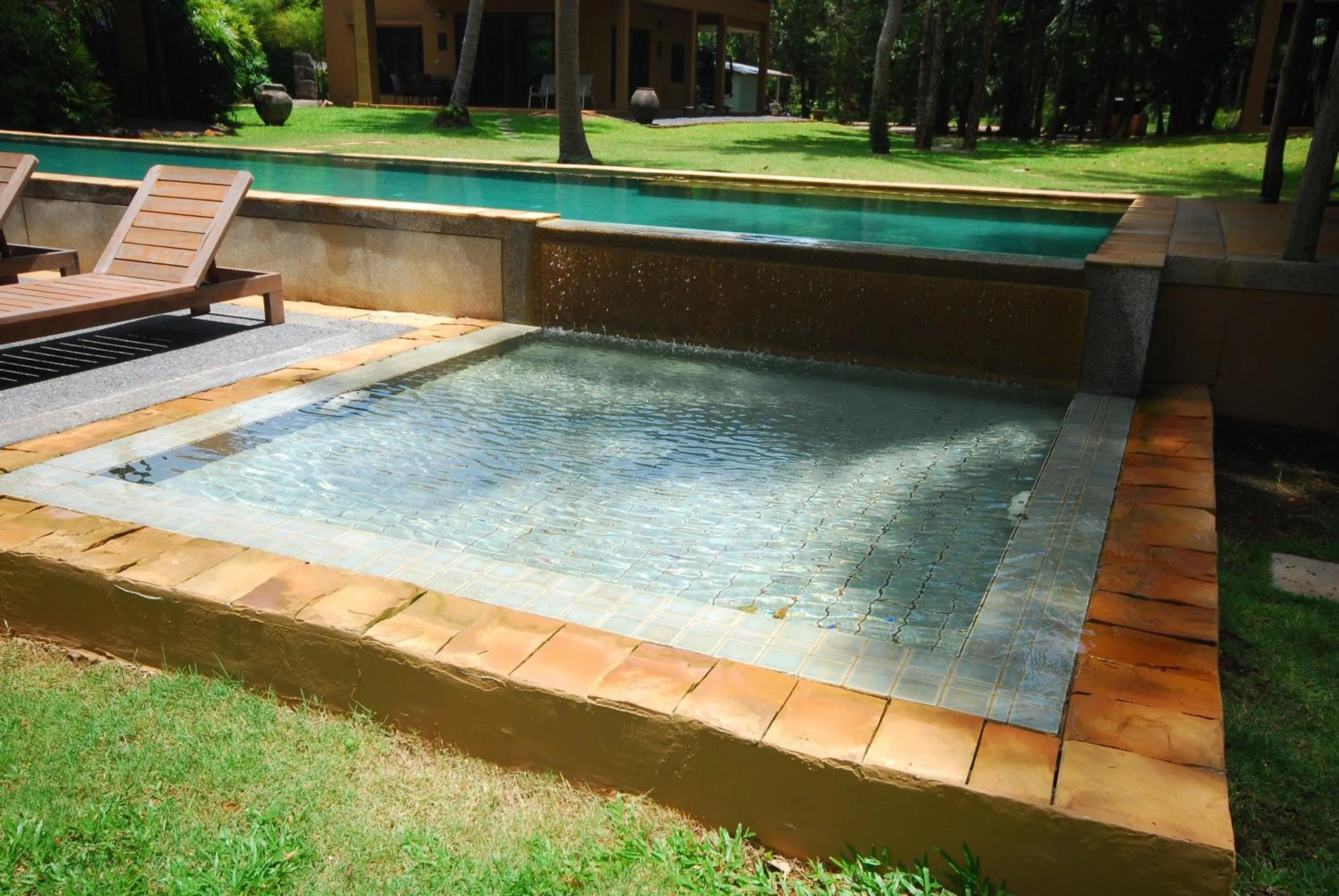 Swimming pool in Melina Beach Front Bungalows