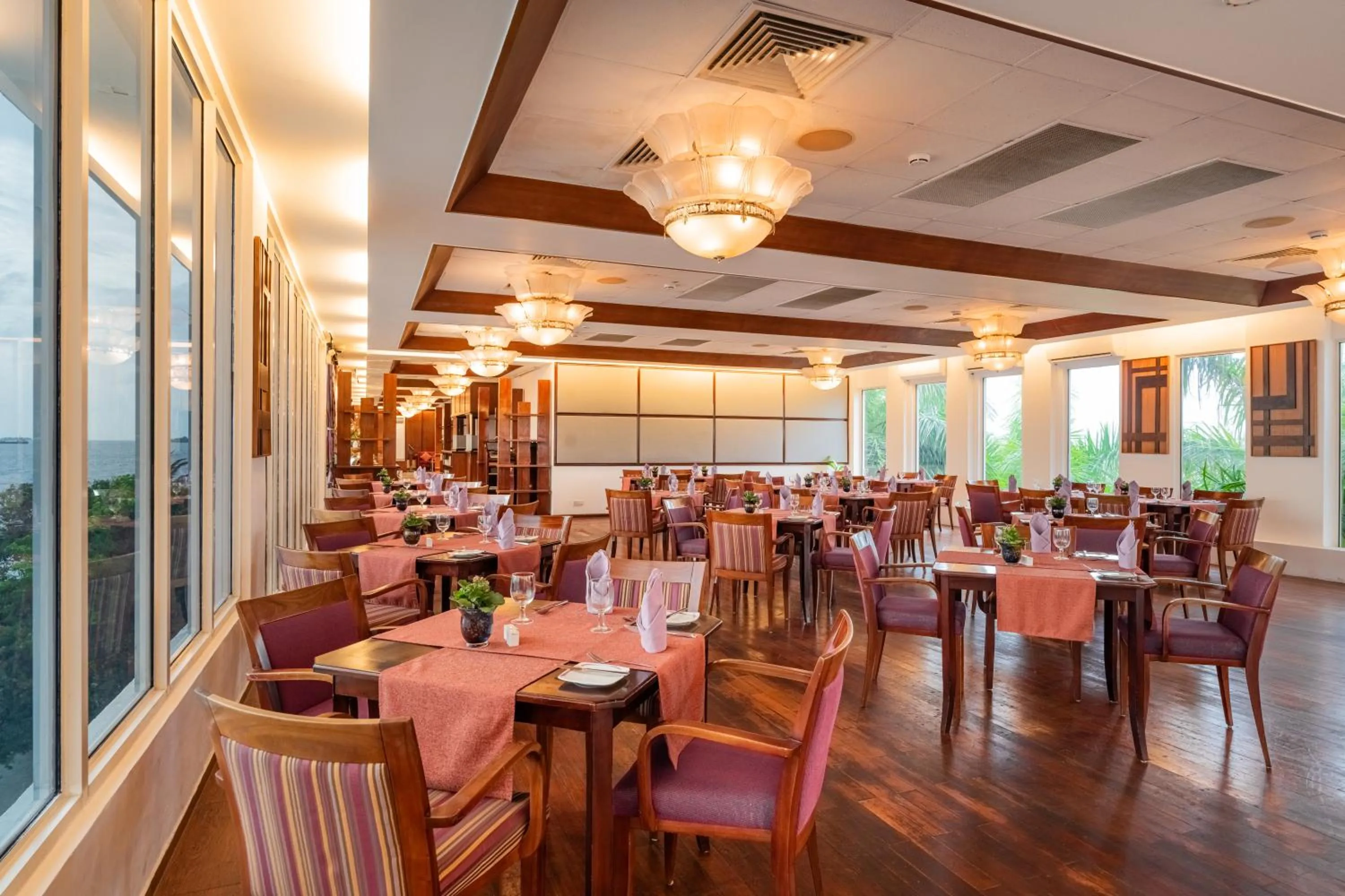 Restaurant/places to eat in Hulhule Island Hotel- Private Beach Access & Airport Pick-up and Drop