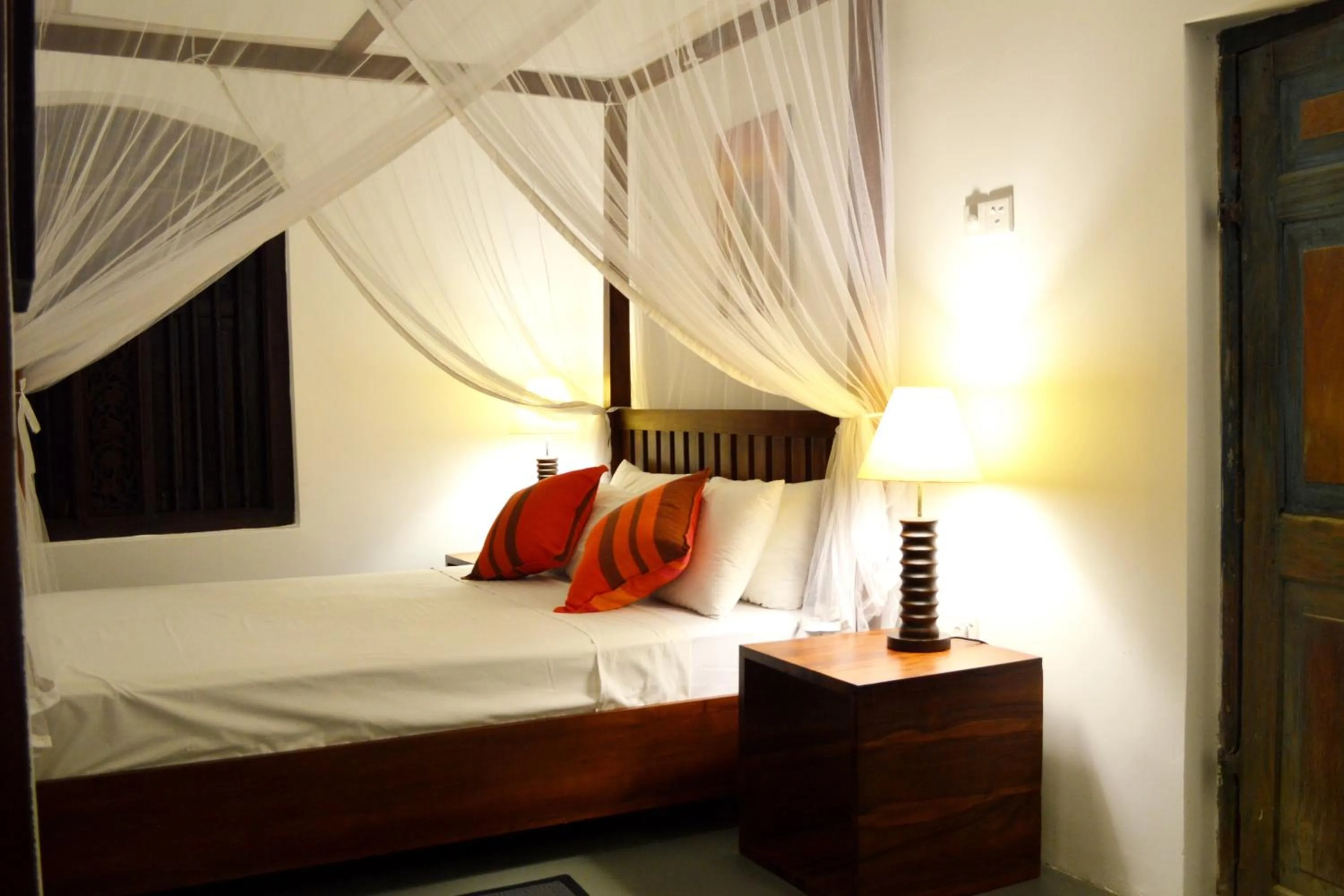 Bedroom, Bed in Ocean Cottage