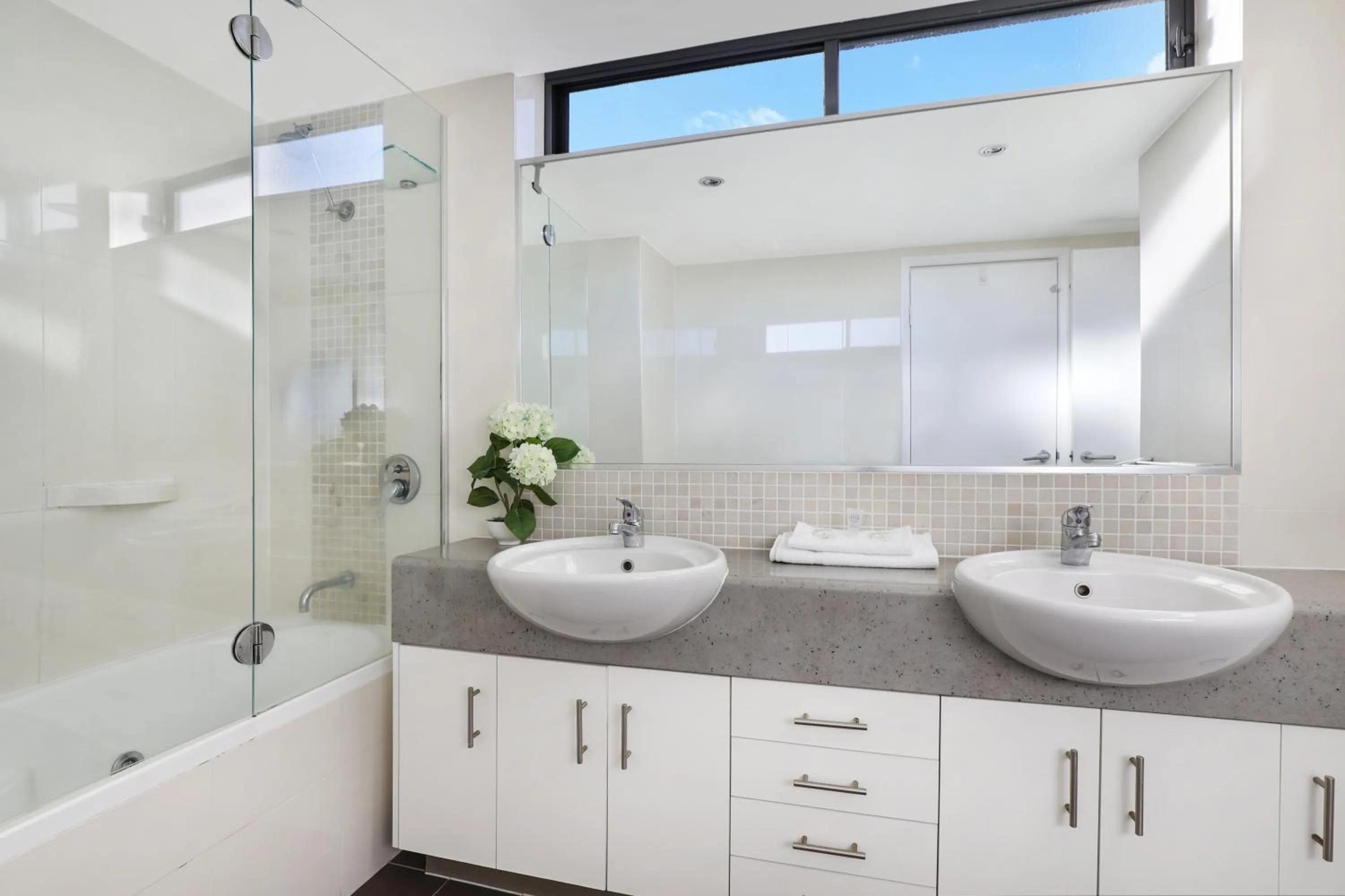 Shower in Aqualine Apartments On The Broadwater