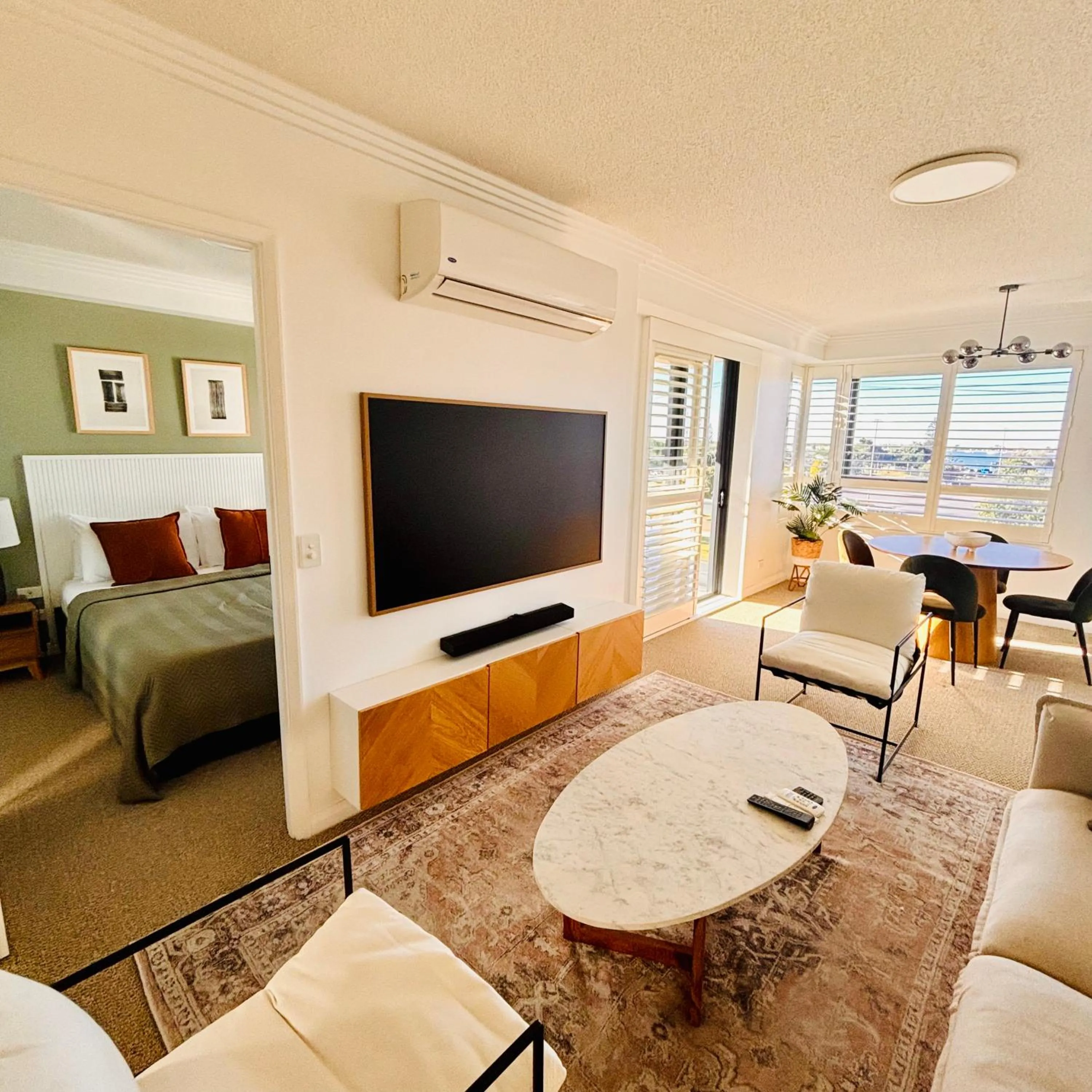 TV and multimedia, Bed in Aqualine Apartments On The Broadwater