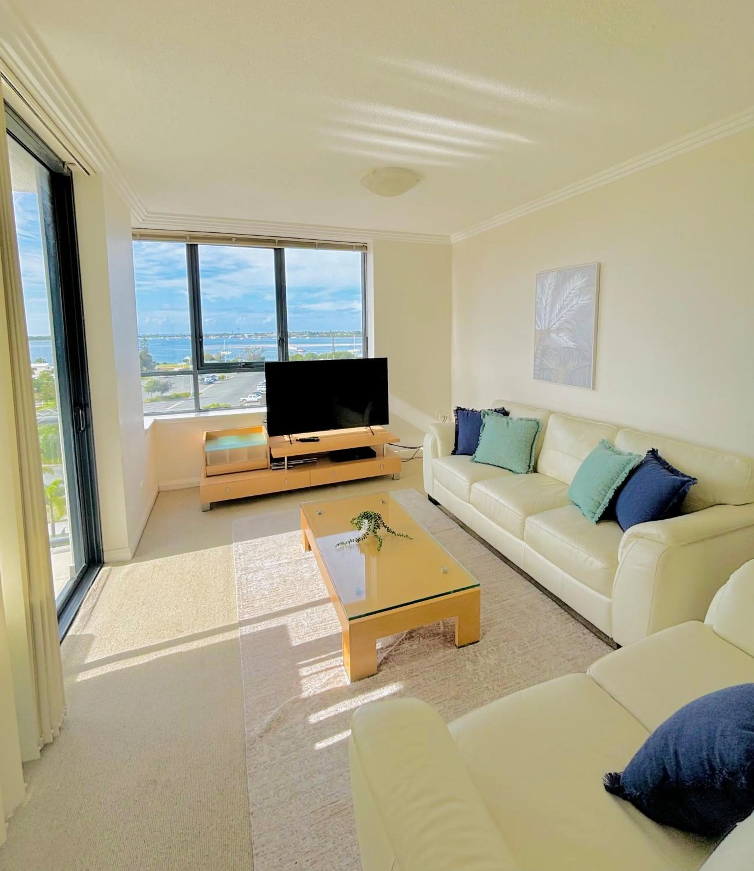 Living room in Aqualine Apartments On The Broadwater