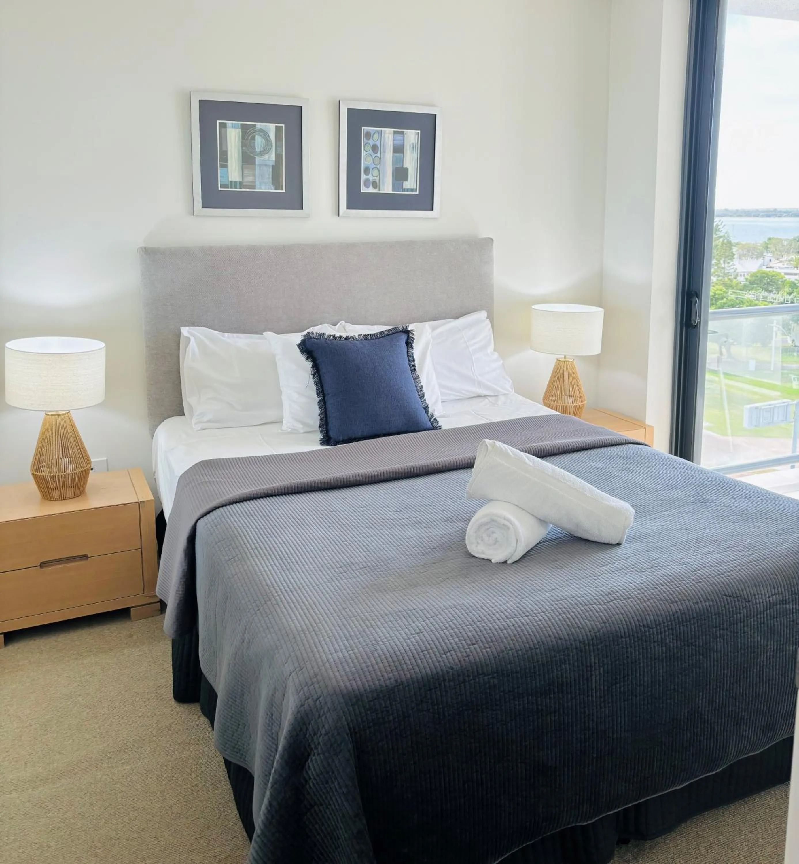 Bed in Aqualine Apartments On The Broadwater