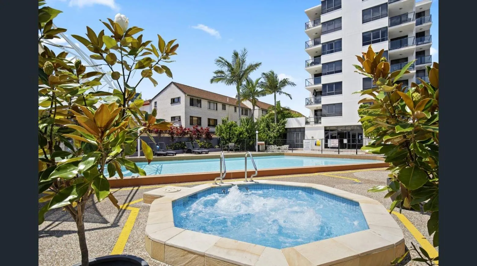 Garden in Aqualine Apartments On The Broadwater