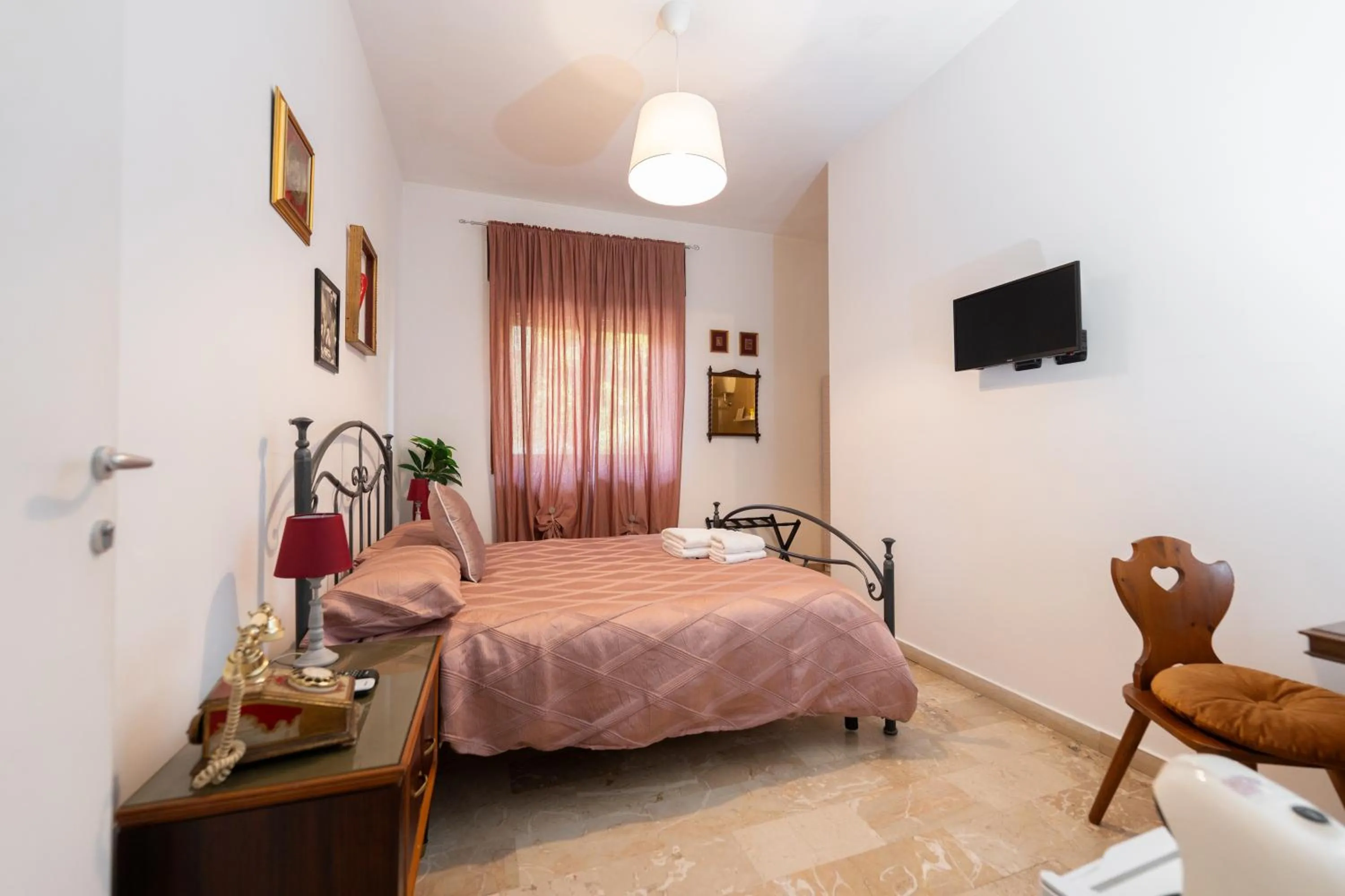 Double Room with Garden View - single occupancy in L'Anfiteatro di Pompei B&B