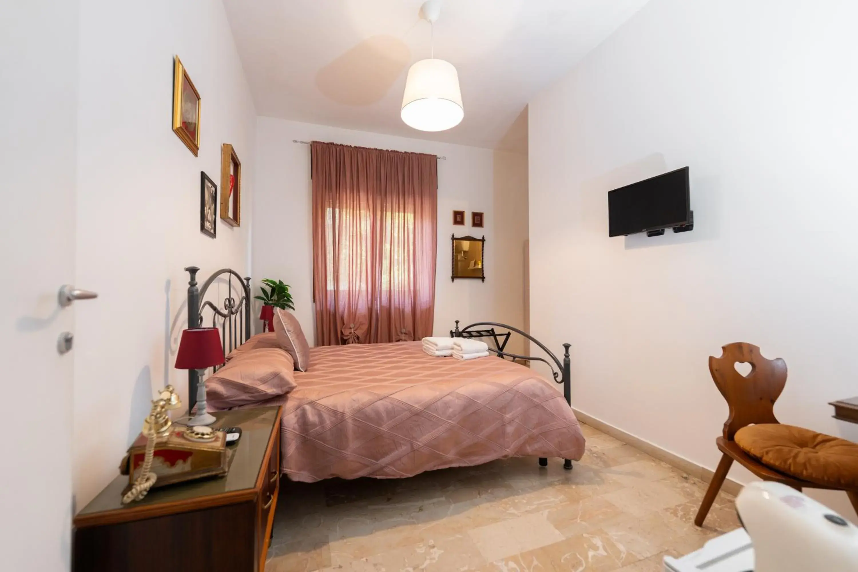 Double Room with Garden View - single occupancy in L'Anfiteatro di Pompei B&B Double Room with Garden View - single occupancy in L'Anfiteatro di Pompei B&B
