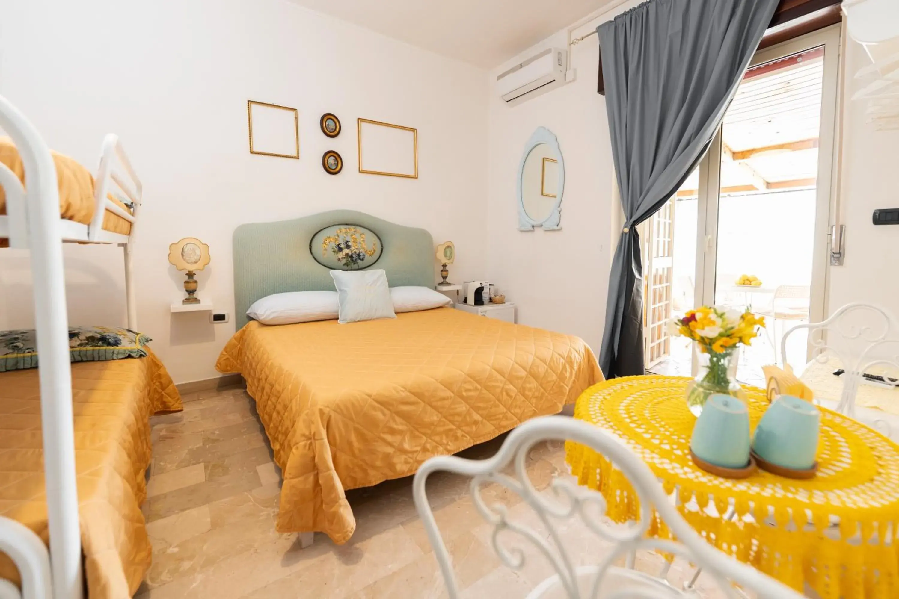 Quadruple Room with Terrace - single occupancy in L'Anfiteatro di Pompei B&B Quadruple Room with Terrace - single occupancy in L'Anfiteatro di Pompei B&B