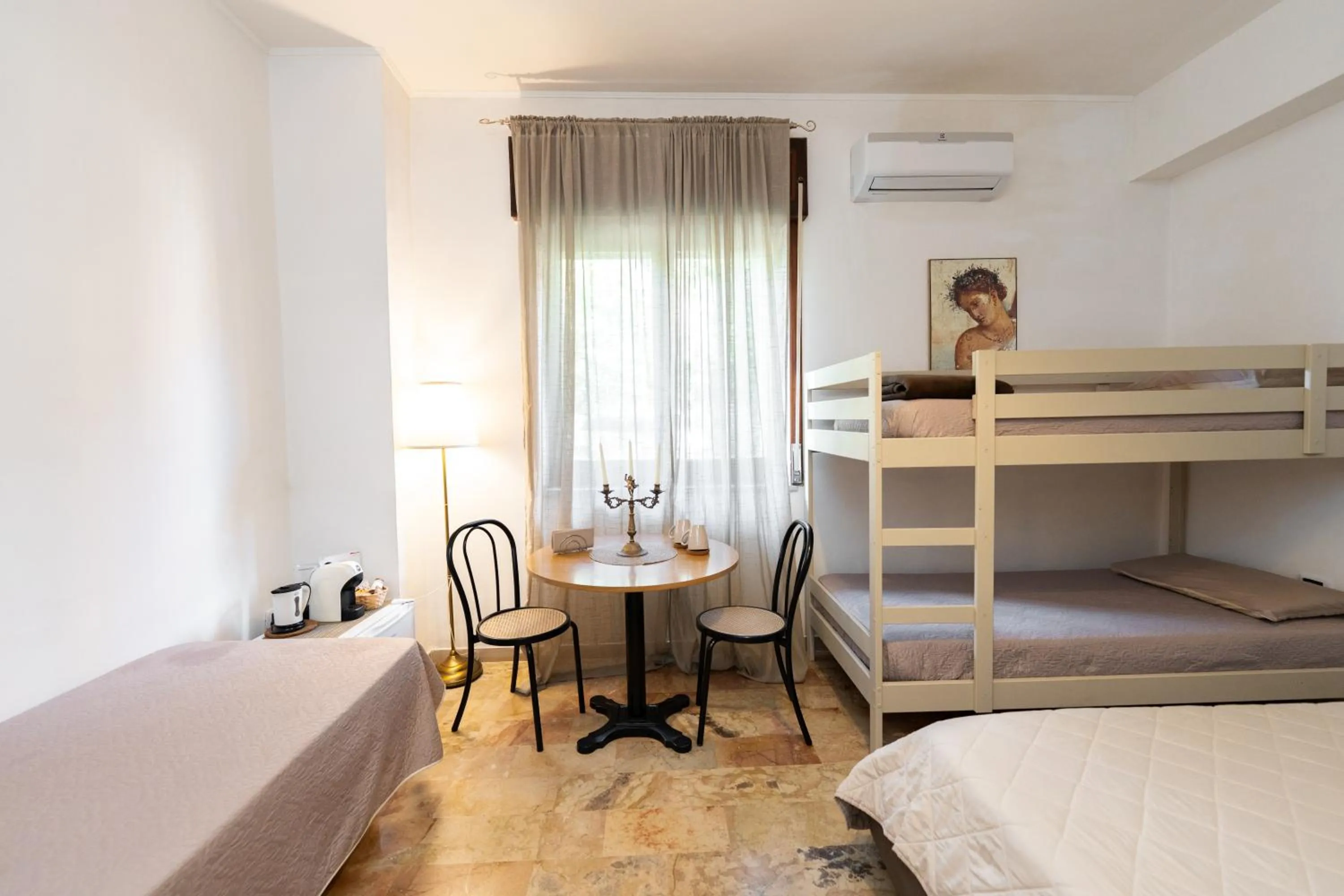 Family Room with Garden View - single occupancy in L'Anfiteatro di Pompei B&B
