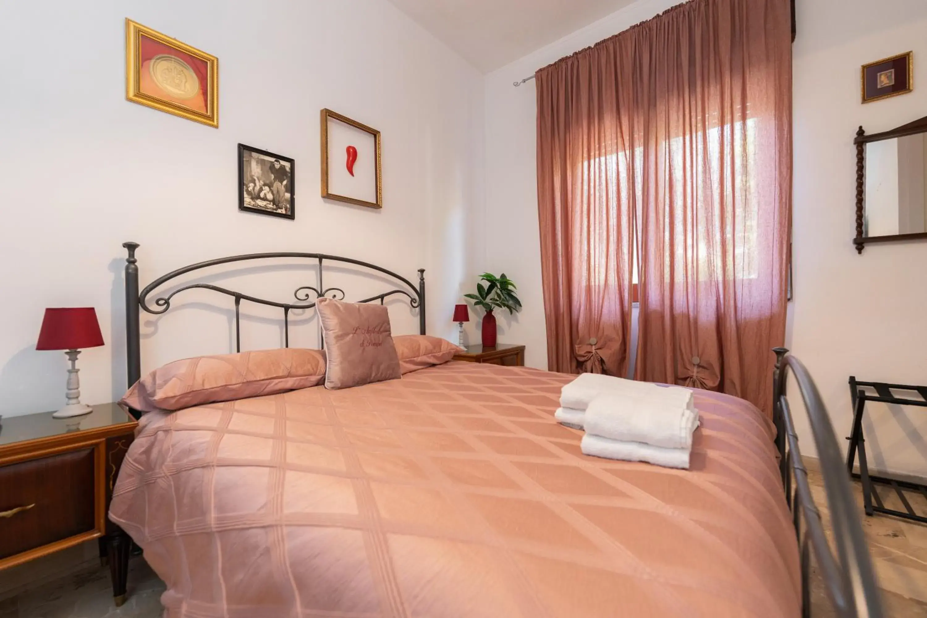 Double Room with Garden View - single occupancy in L'Anfiteatro di Pompei B&B Double Room with Garden View - single occupancy in L'Anfiteatro di Pompei B&B