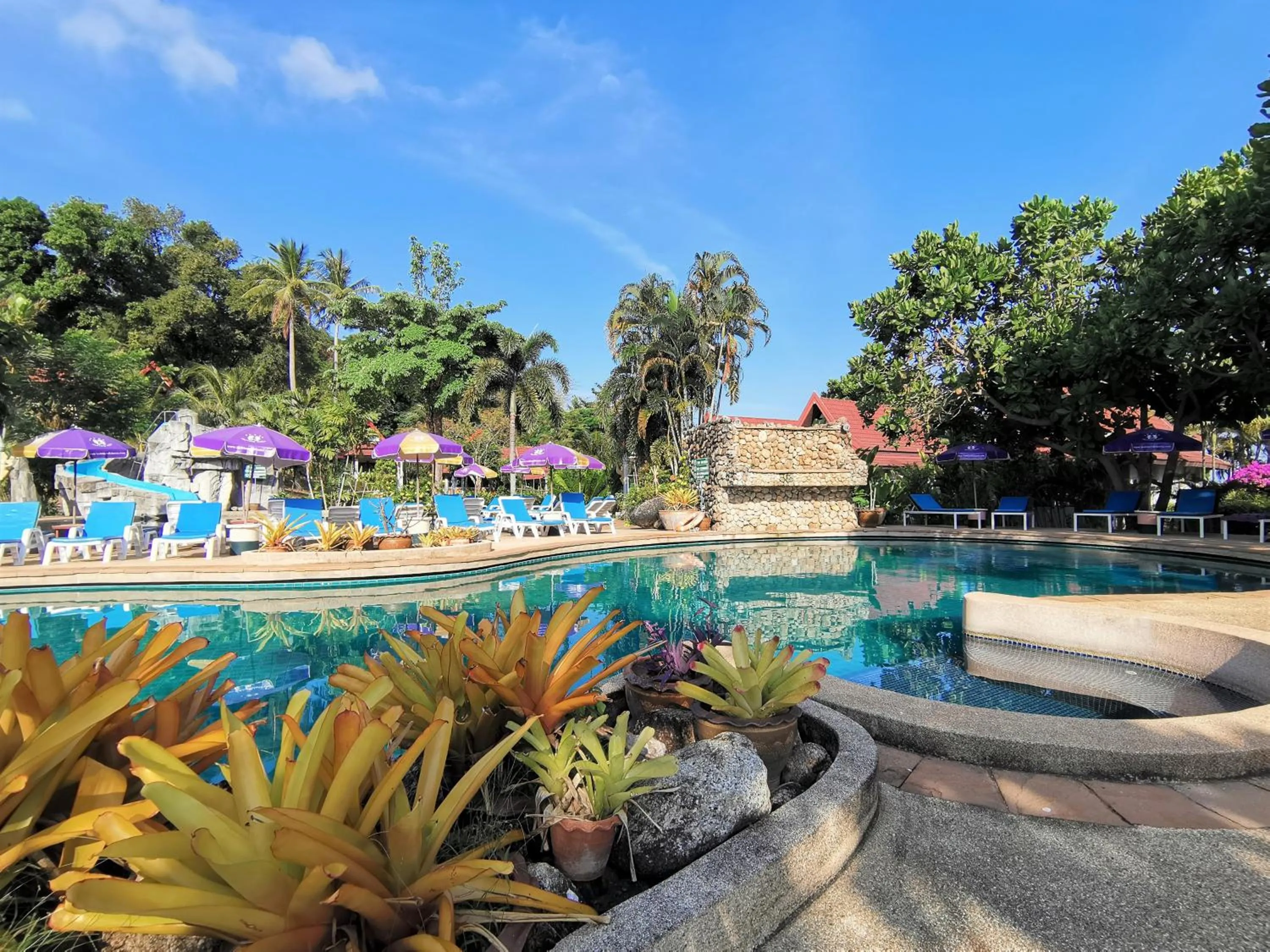 Swimming pool in Holiday Villa, Lanta