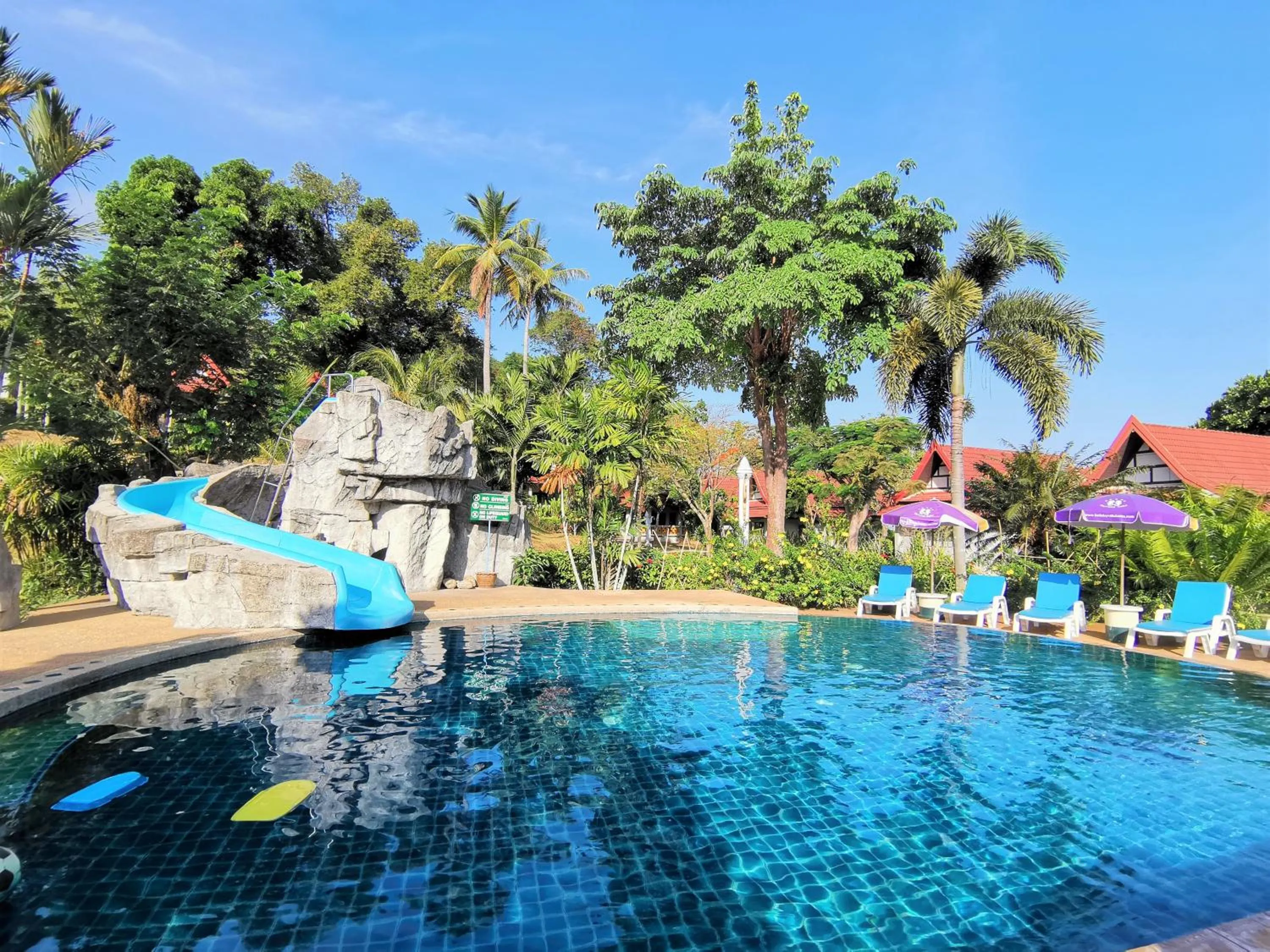 Swimming pool in Holiday Villa, Lanta