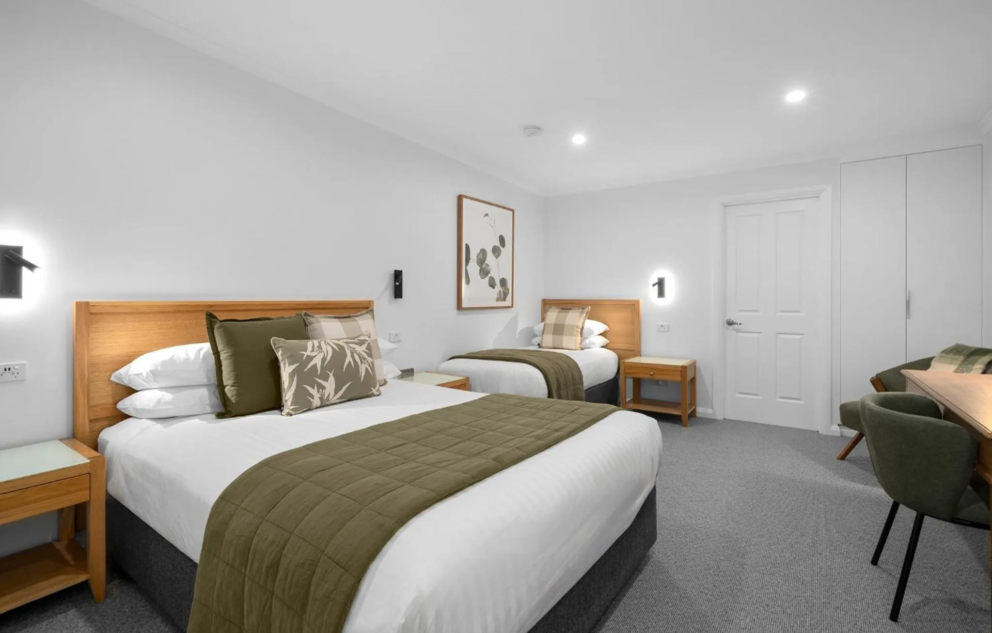 Shower, Bed in Beechworth Motor Inn