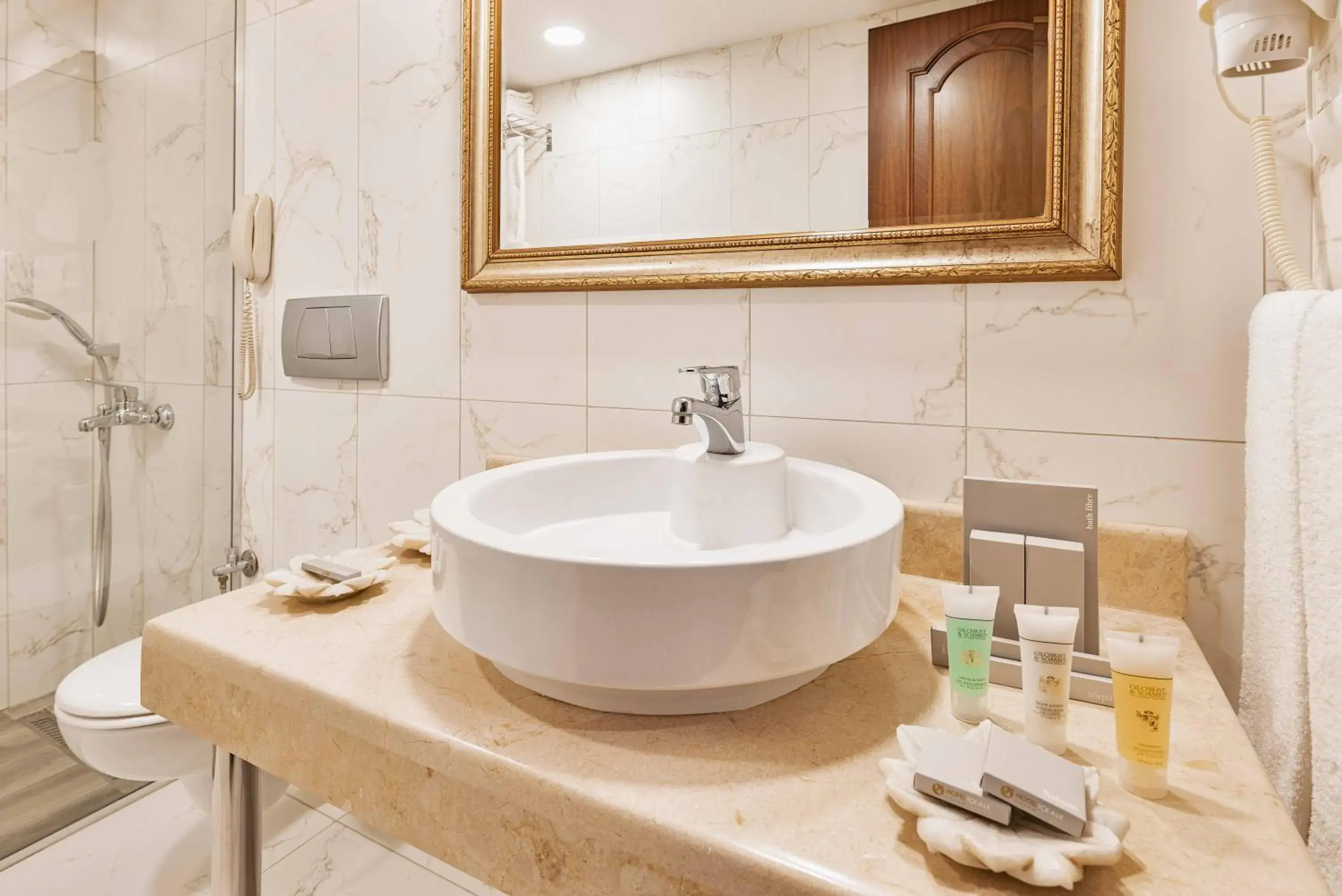 Twin Room with Balcony in Hotel Ickale Twin Room with Balcony in Hotel Ickale