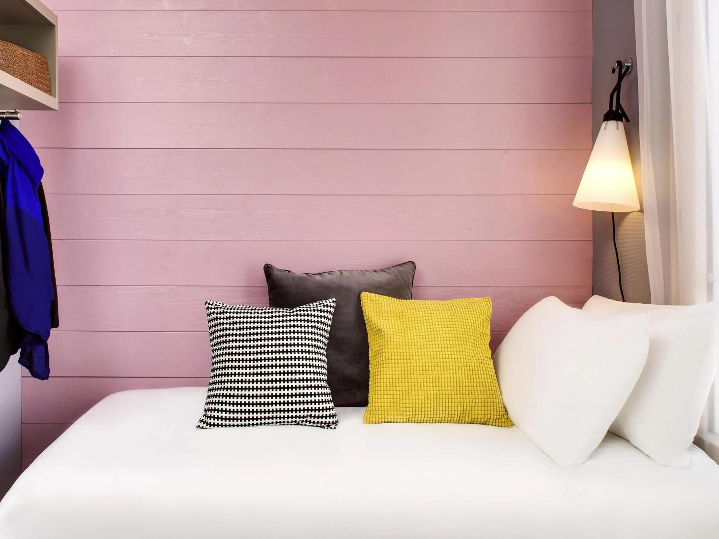 Bedroom, Bed in ibis Styles Roanne Centre Gare